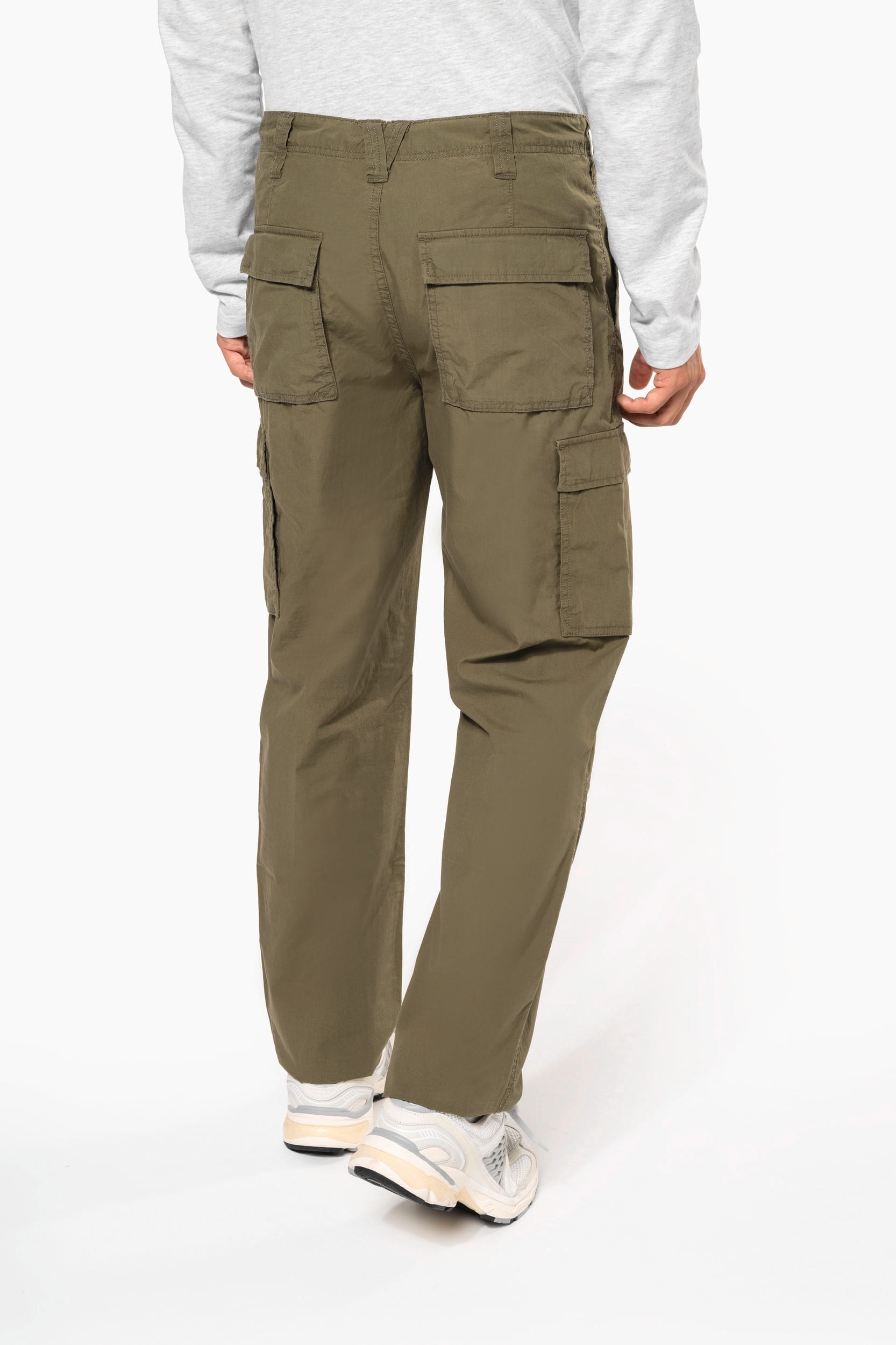 Leichte Herrenhose mit mehreren Taschen