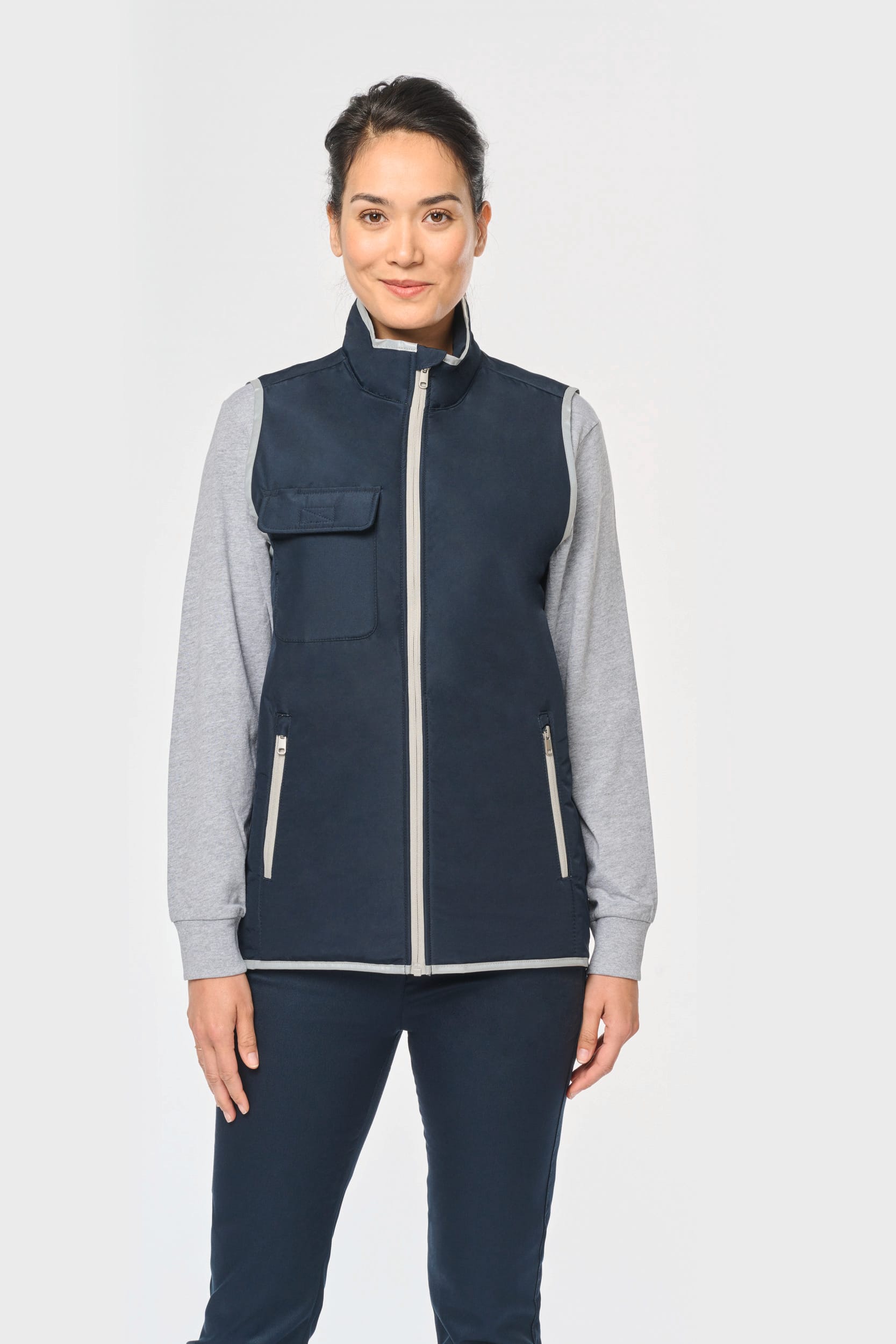4-lagiger Bodywarmer mit Wärmeisolierung. 4-lagiger Bodywarmer mit Wärmeisolierung.