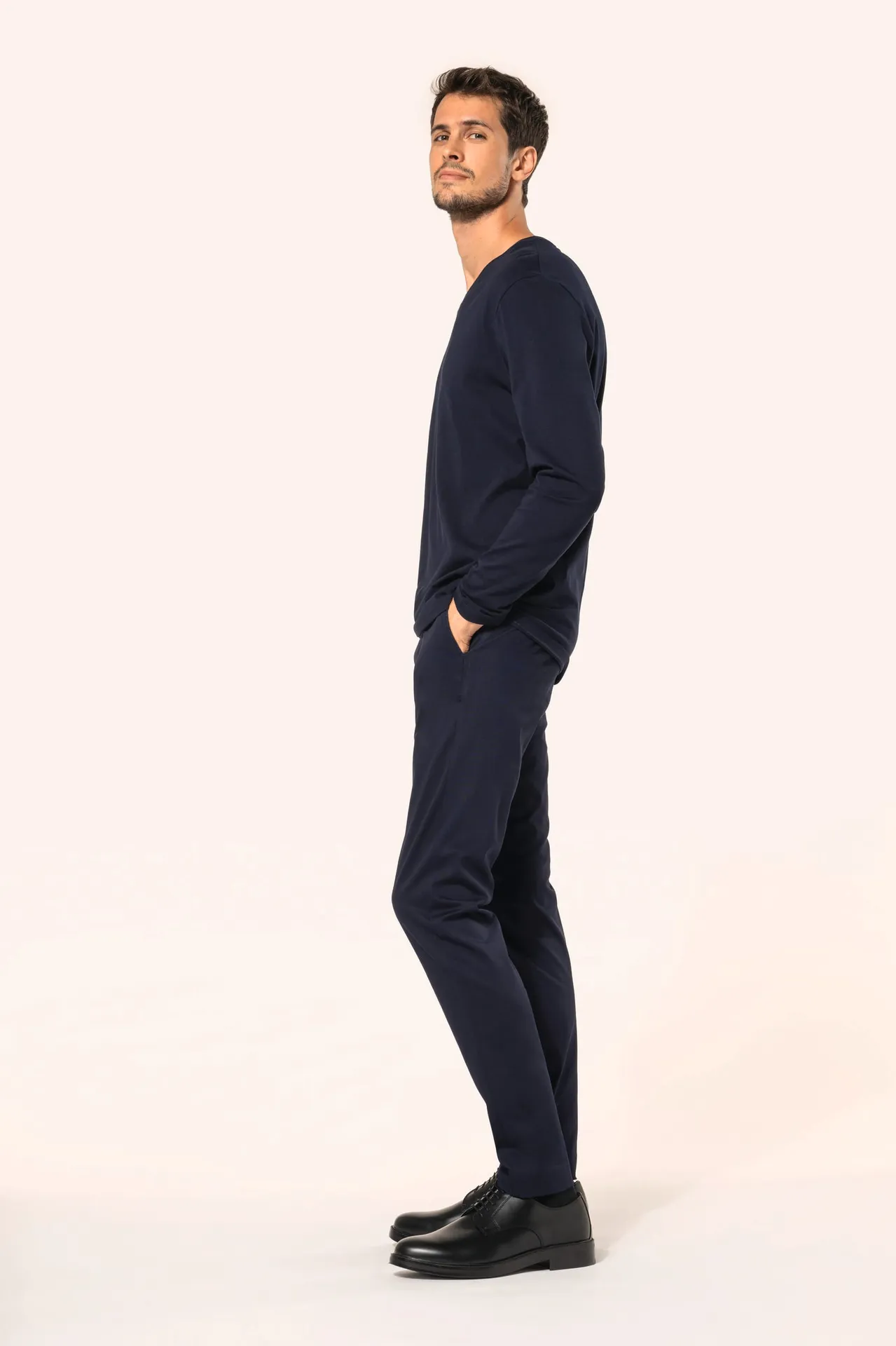 Supima® Herren-T-Shirt mit V-Ausschnitt und langen Ärmeln