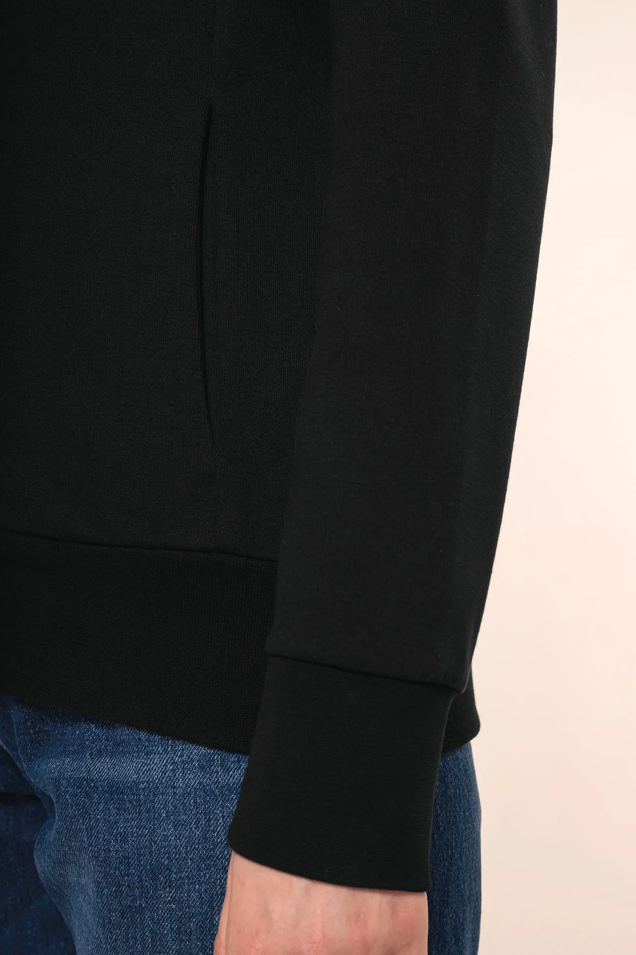 Damenjacke mit Reißverschluss und Kapuze