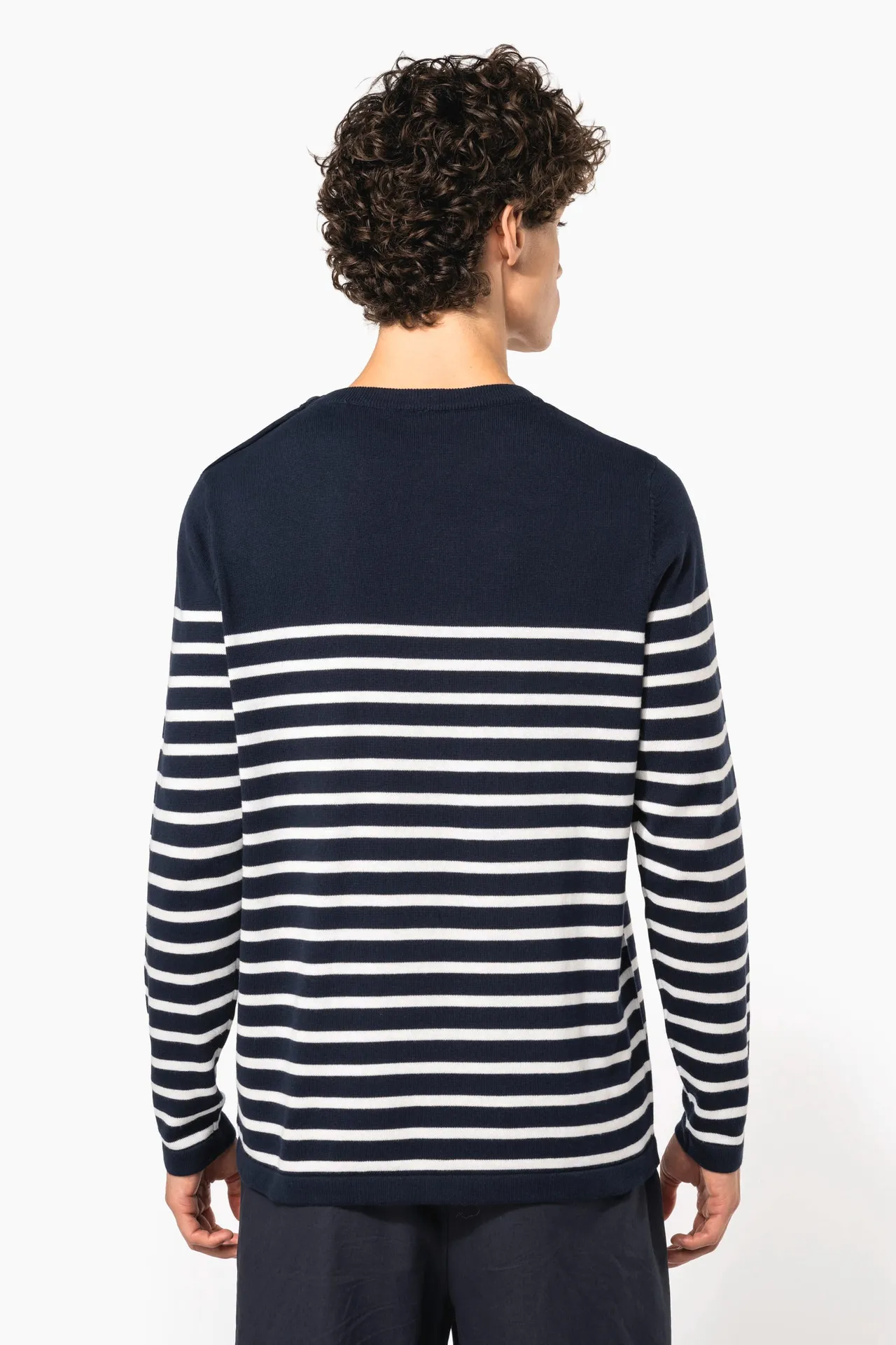 Herrenpullover im Marine-Stil