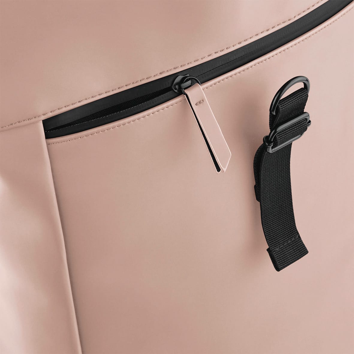 Rucksack mit Roll-Top-Klappe aus mattem Polyurethan