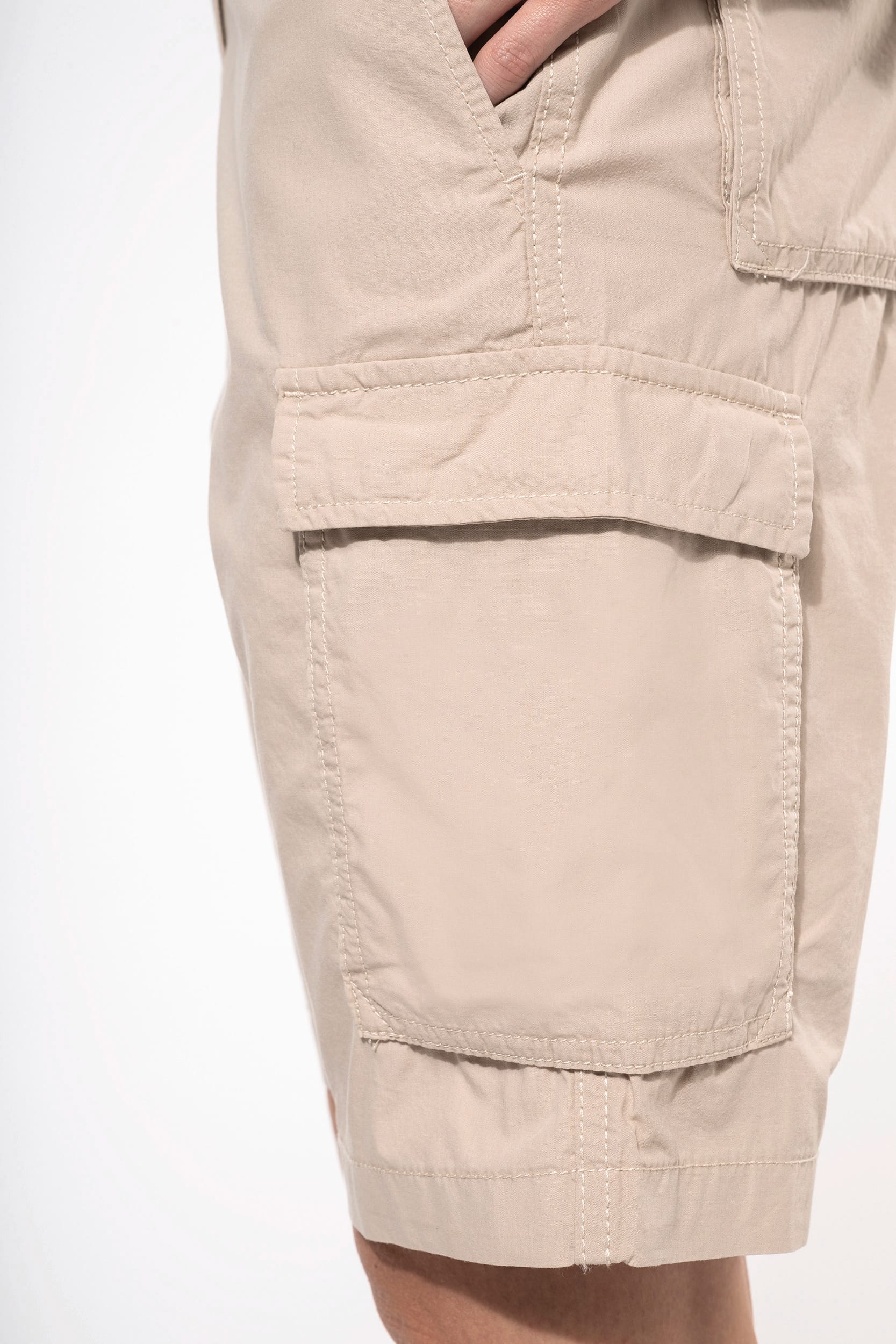 Leichte Bermuda-Shorts für Damen mit mehreren Taschen