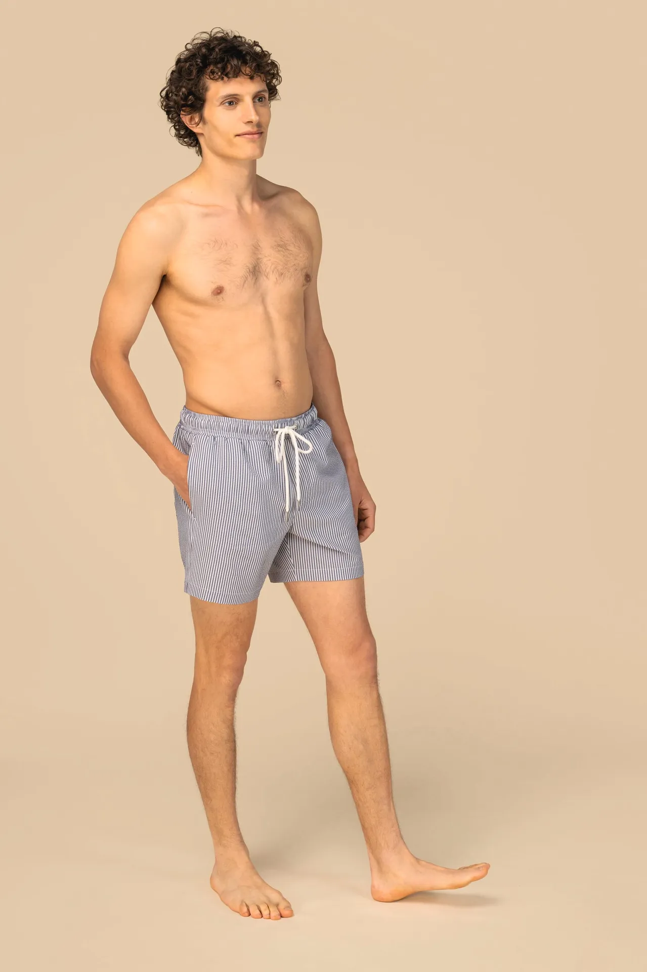 Umweltfreundliche gestreifte Badeshorts für Herren