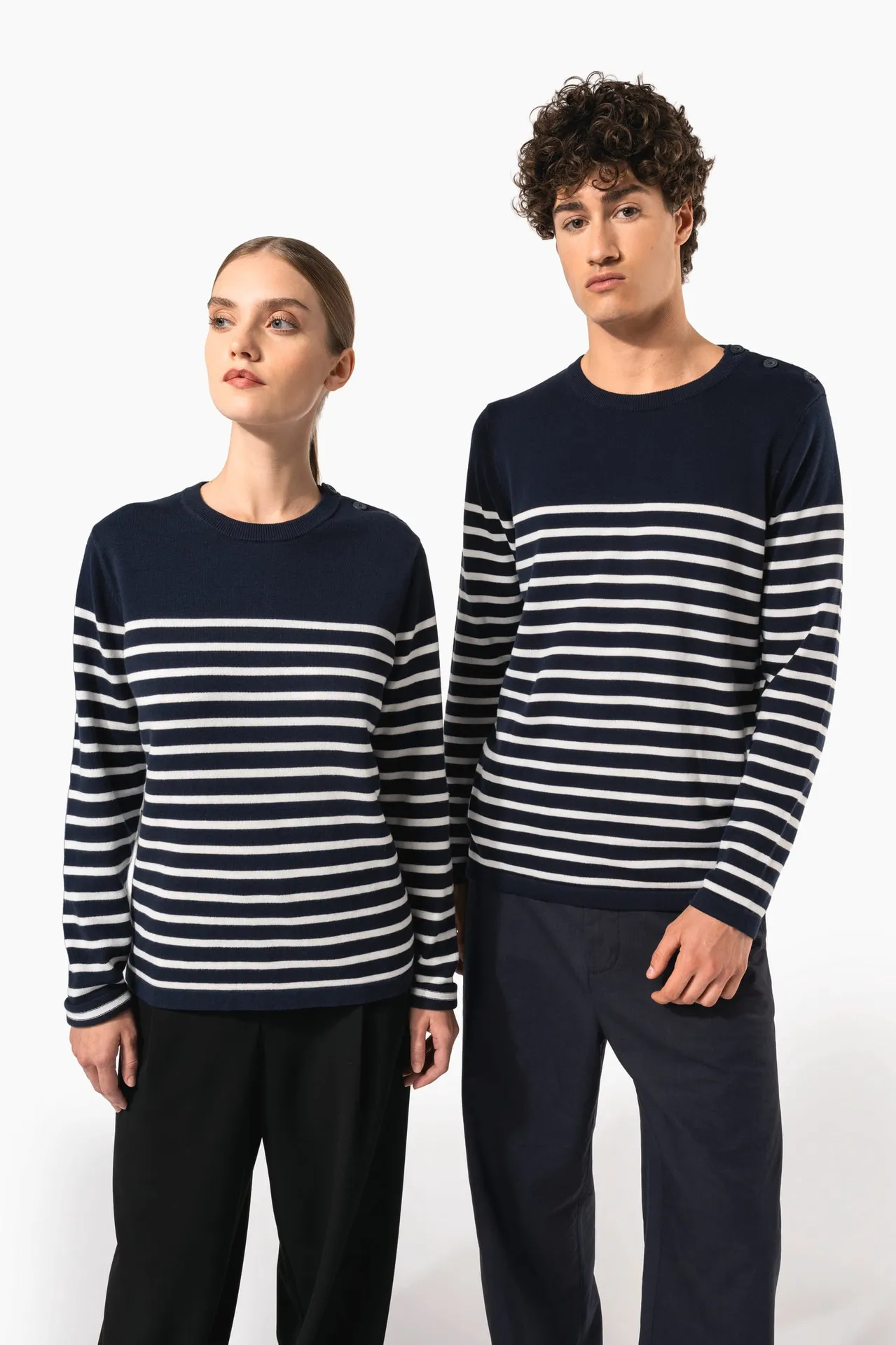 Damenpullover im Marine-Stil