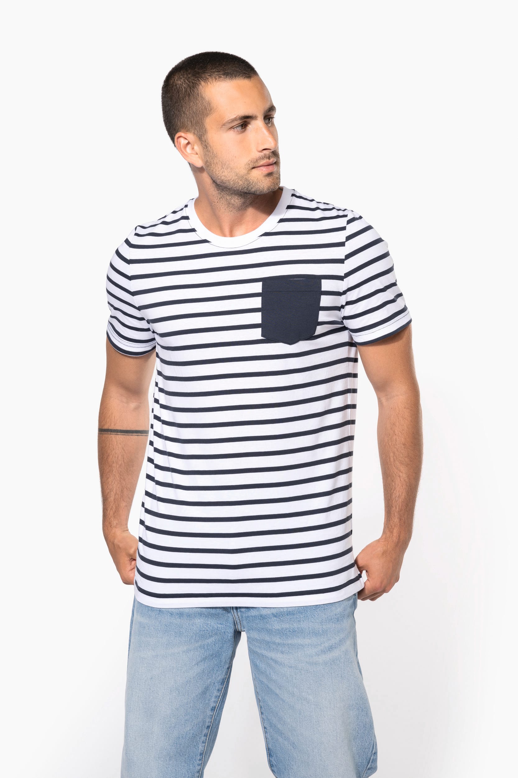 Gestreiftes Kurzarm-T-Shirt im Marine-Stil mit Tasche