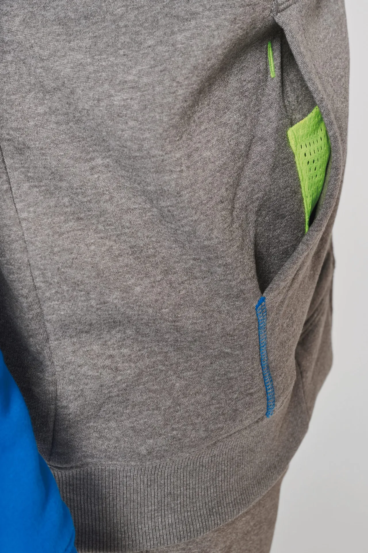 Zweifarbige Unisex-Fleecejacke mit Reißverschluss und Kapuze