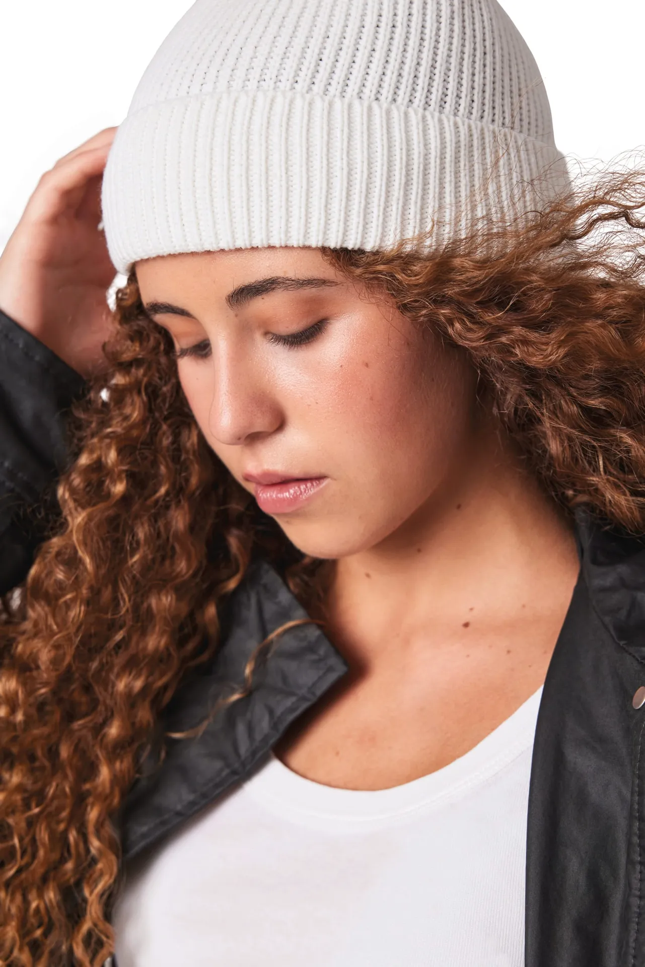 Gerippte Mütze mit Umschlag