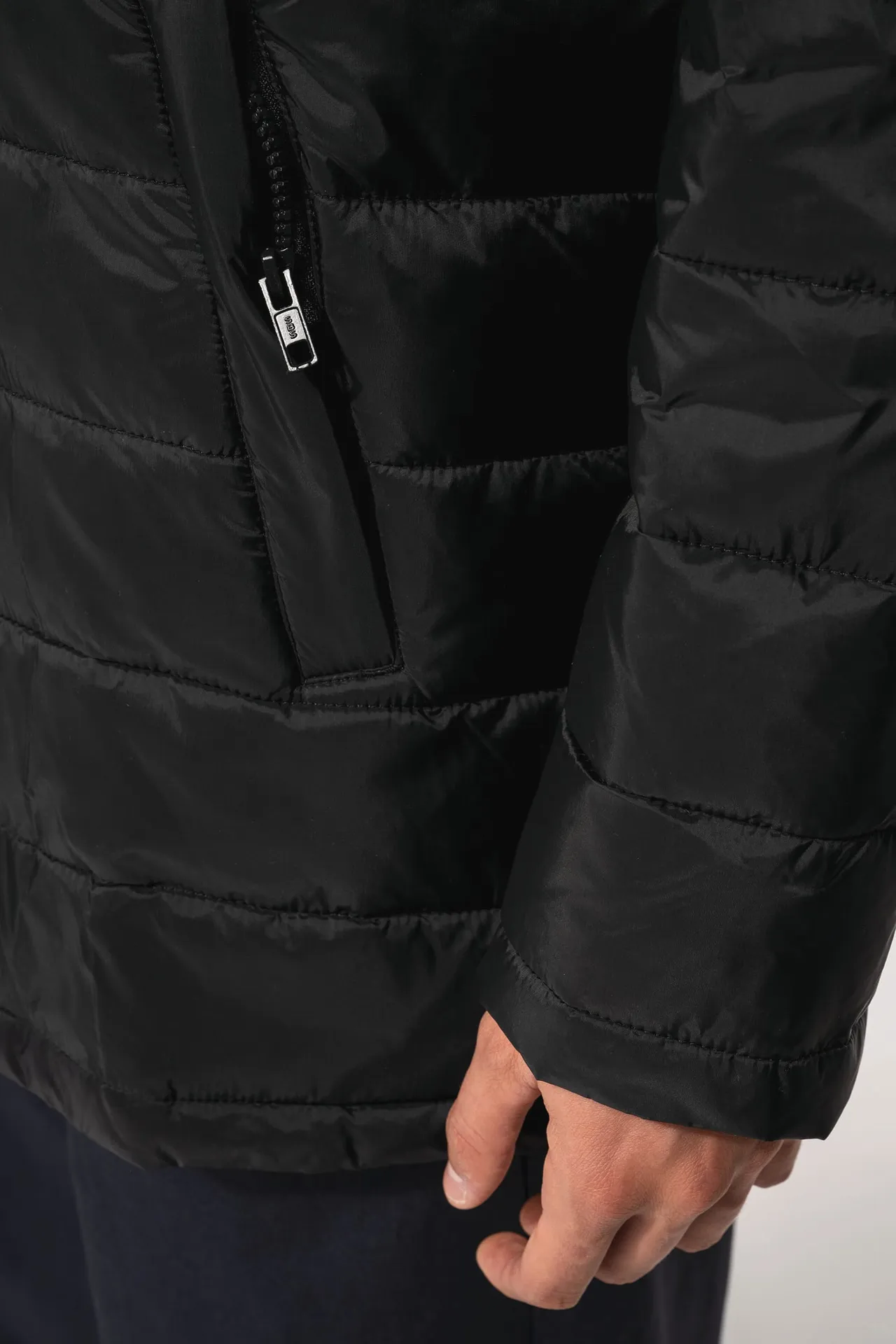 Leichter Herren-Daunenparka mit Kapuze