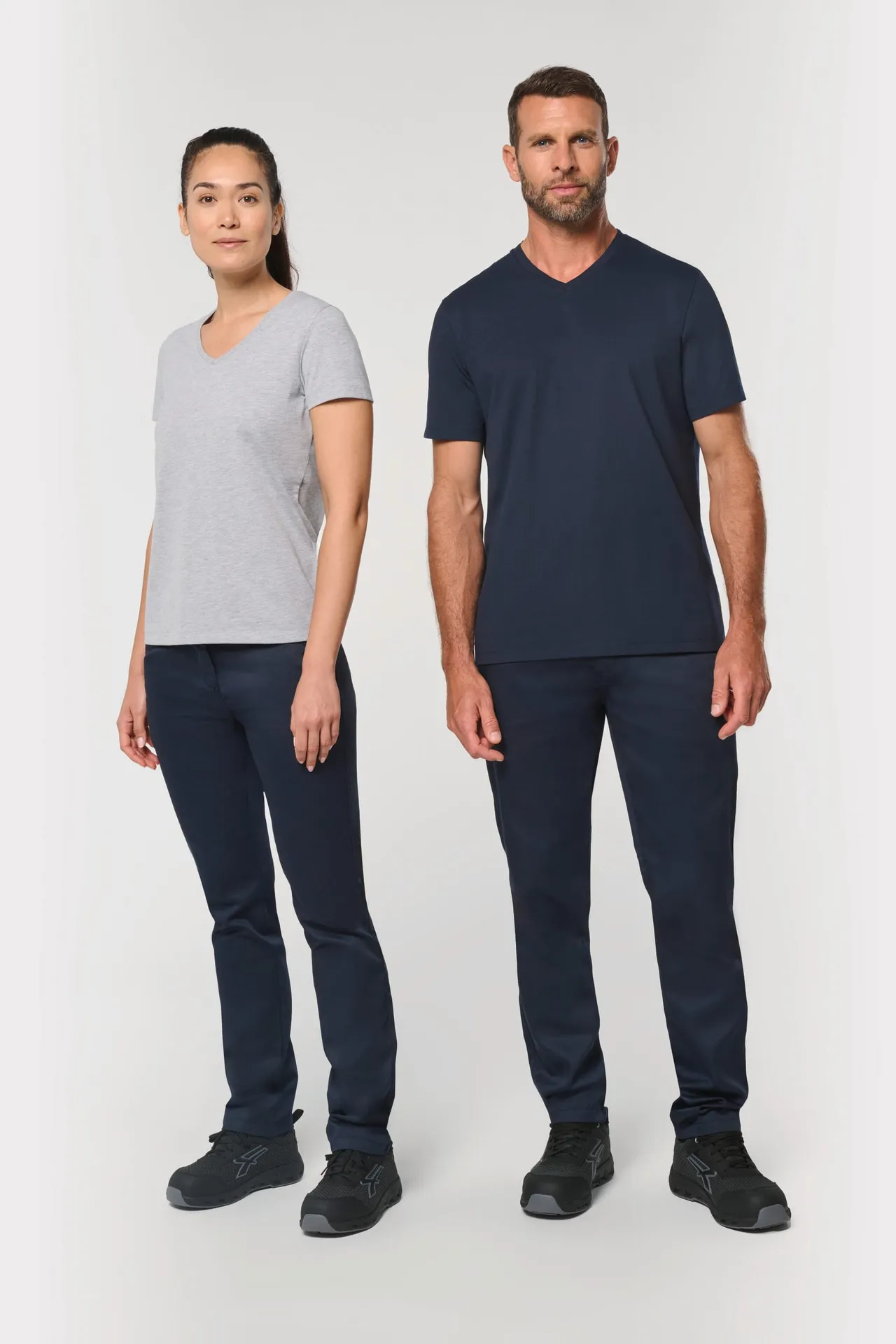 Antibakterielles, umweltfreundliches T-Shirt mit V-Ausschnitt für Herren