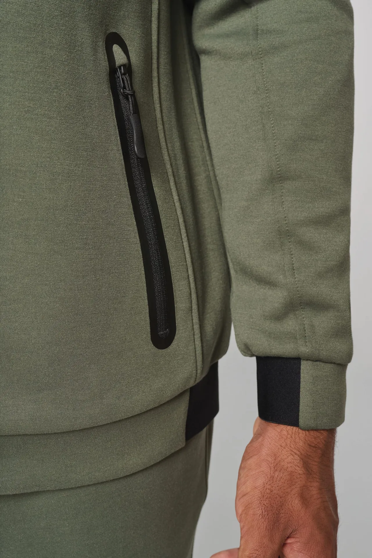 Jacke mit hochgeschlossenem Kragen