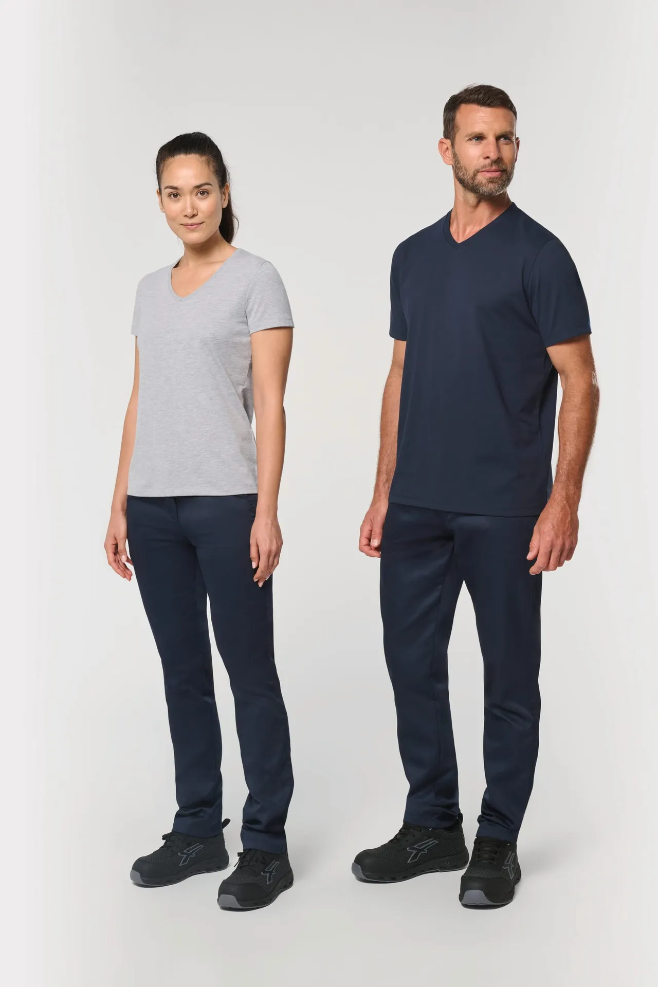 Antibakterielles, umweltfreundliches T-Shirt mit V-Ausschnitt für Herren