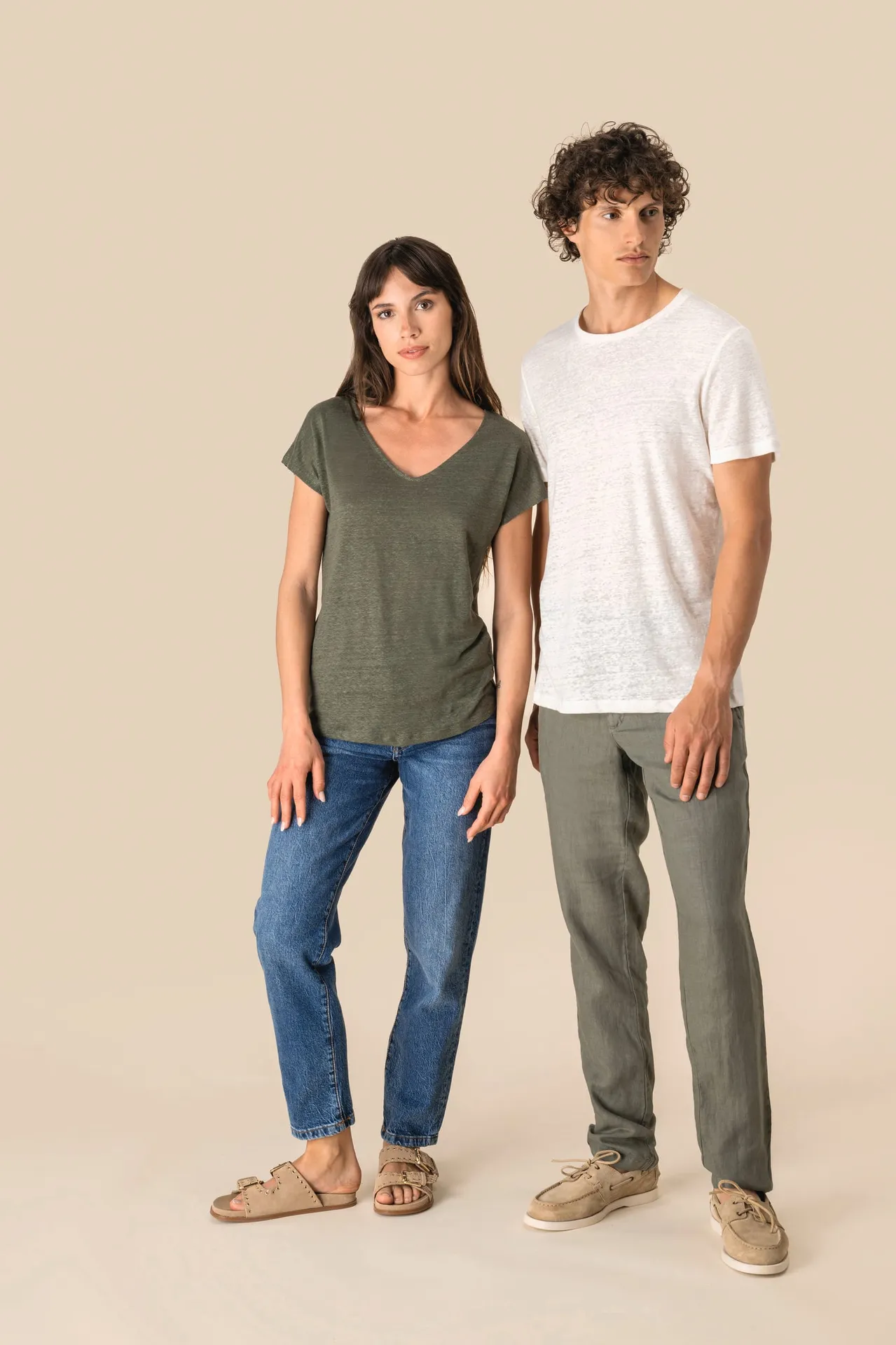 Damen-T-Shirt aus Leinen mit V-Ausschnitt