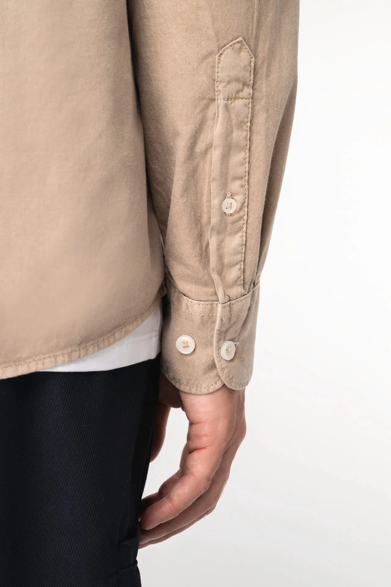 Umweltfreundliches ausgewaschenes Herrenhemd