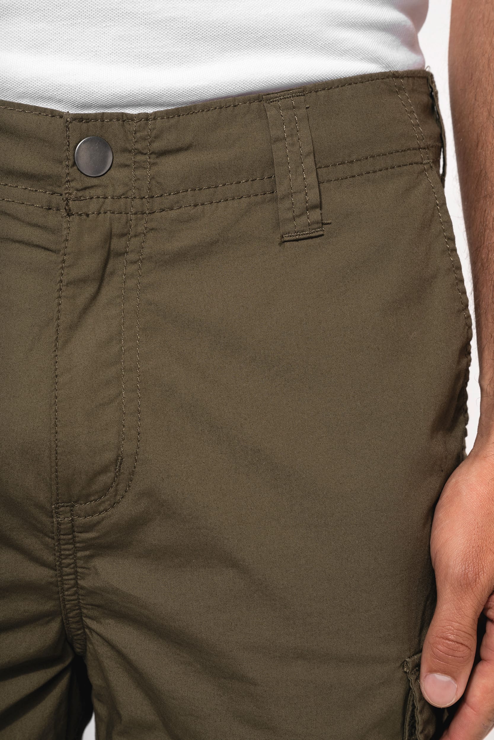 Leichte Bermuda-Shorts für Herren mit mehreren Taschen