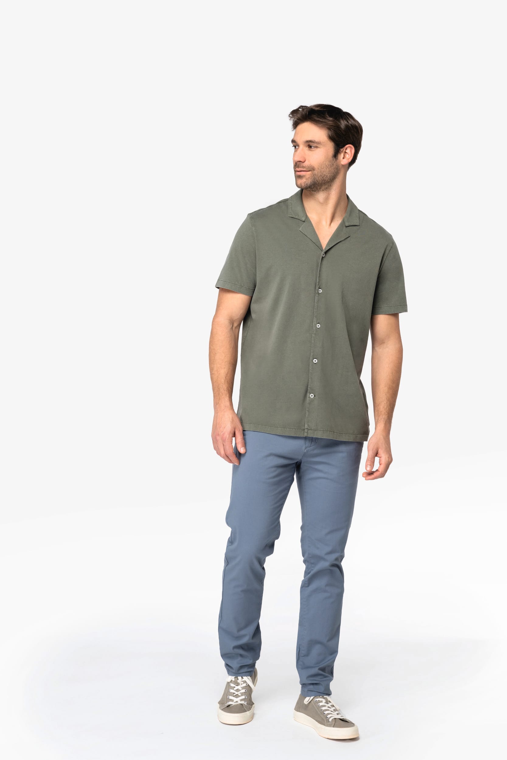 Umweltfreundliches ausgewaschenes Jersey-Herrenhemd mit kurzen Ärmeln und Bowling-Kragen
