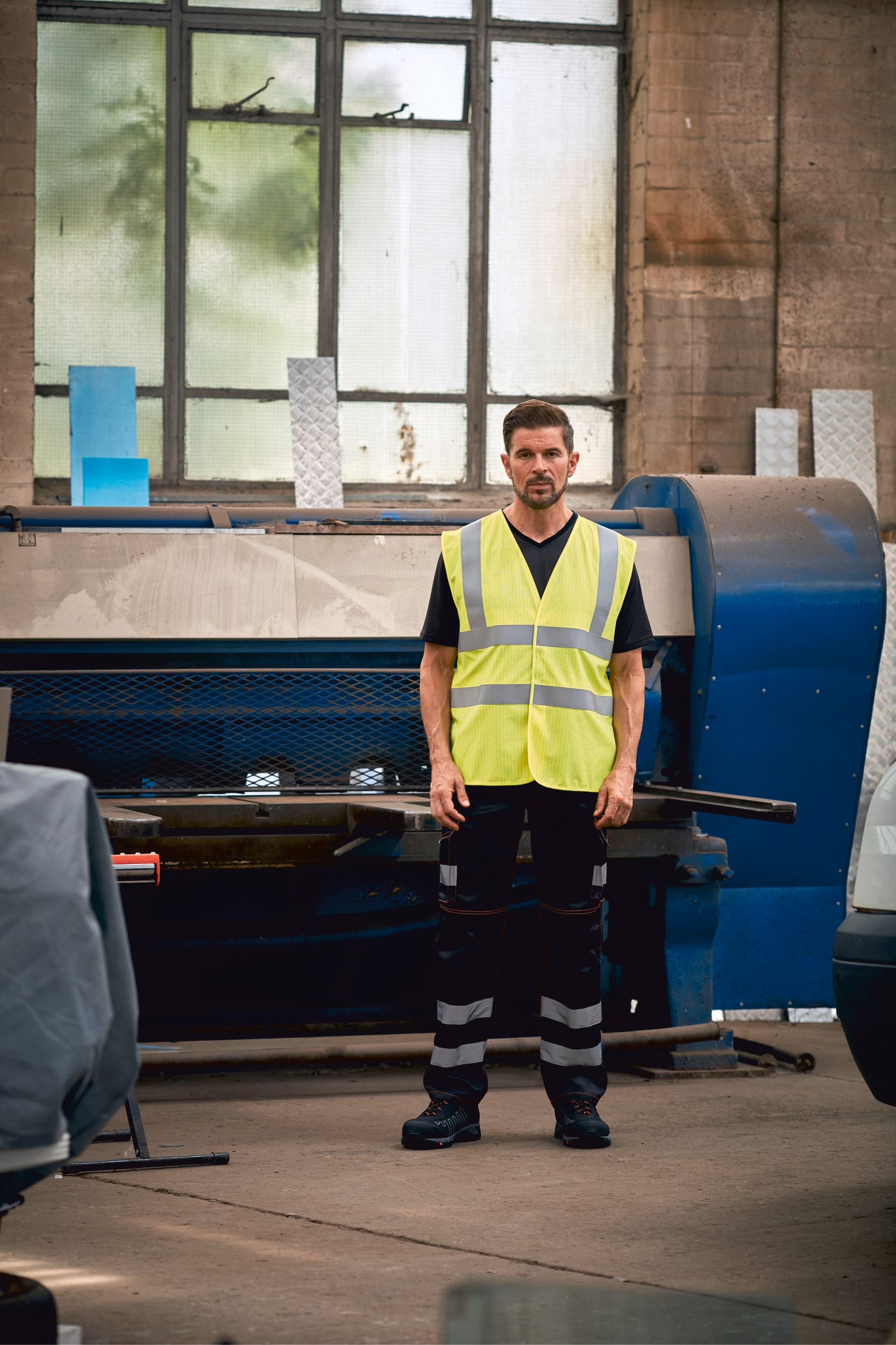 High visibility, anti-static and flame retardant waiscoast