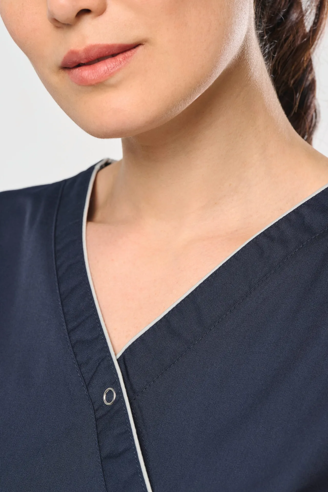 Damenkittel aus Baumwollpolyester mit Druckknöpfen