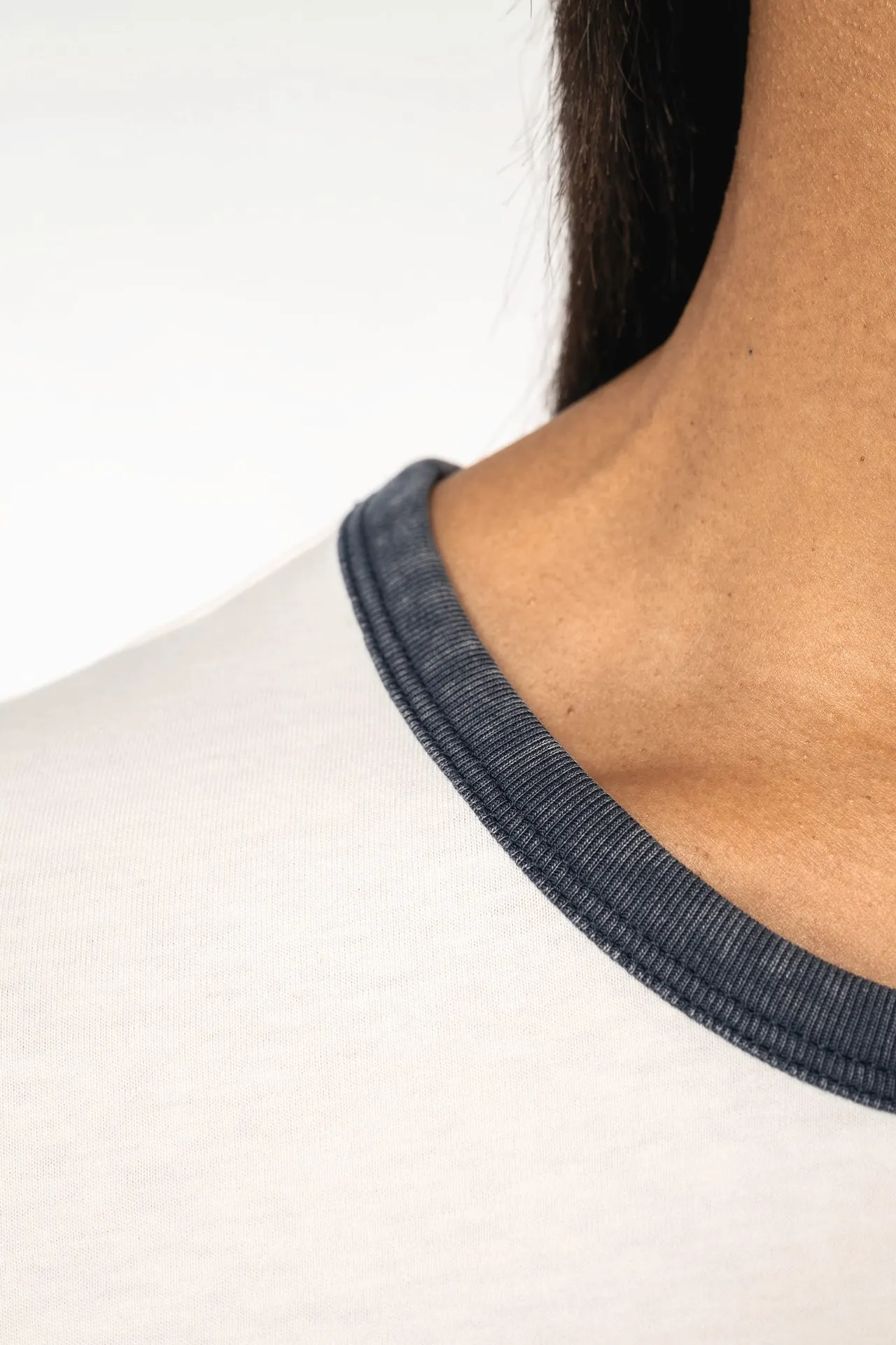 Umweltfreundliches Ringer-T-Shirt mit kontrastierenden Kanten, verwaschener Effekt, Damen