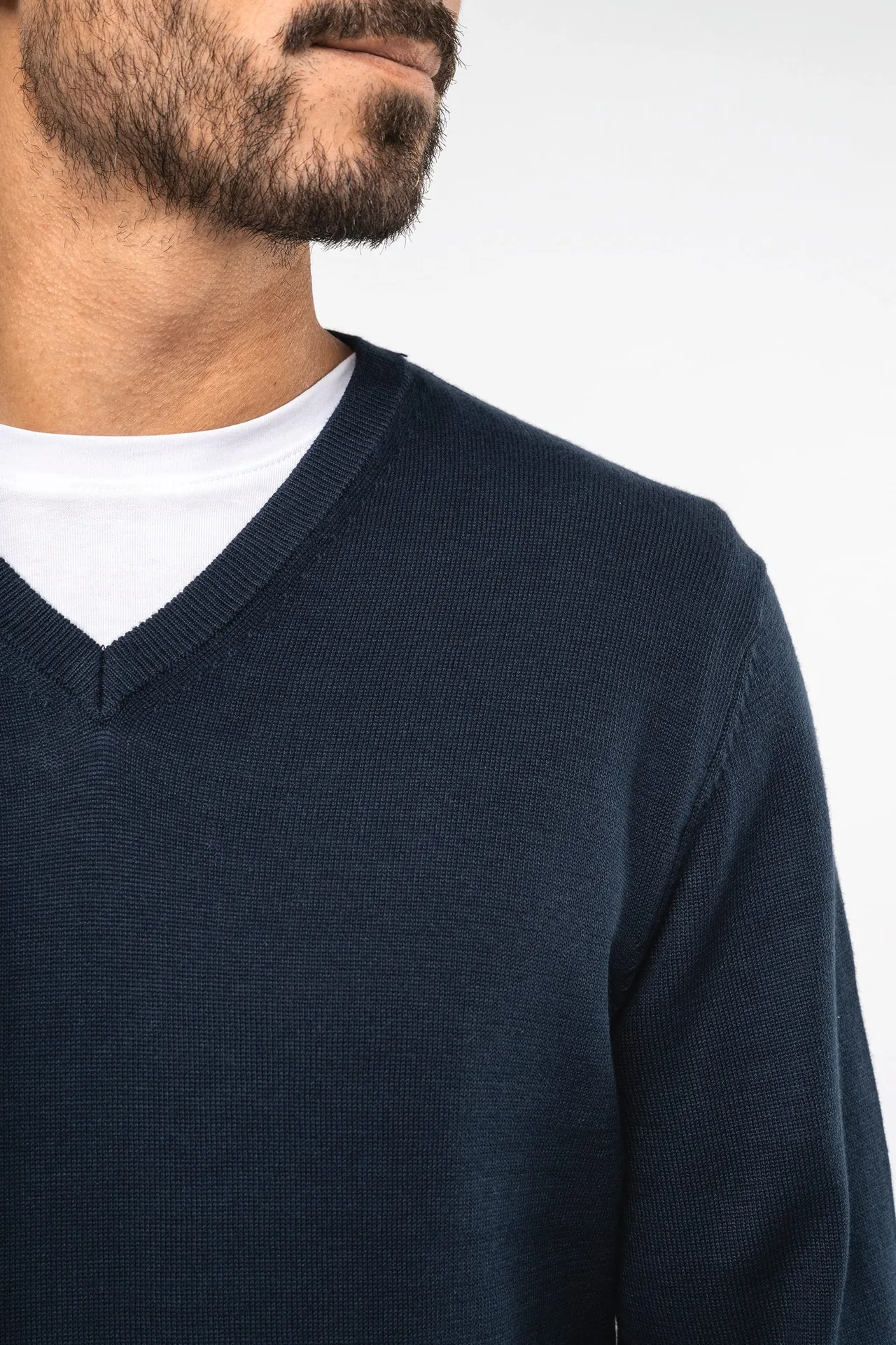 Umweltfreundlicher Herrenpullover mit V-Ausschnitt
