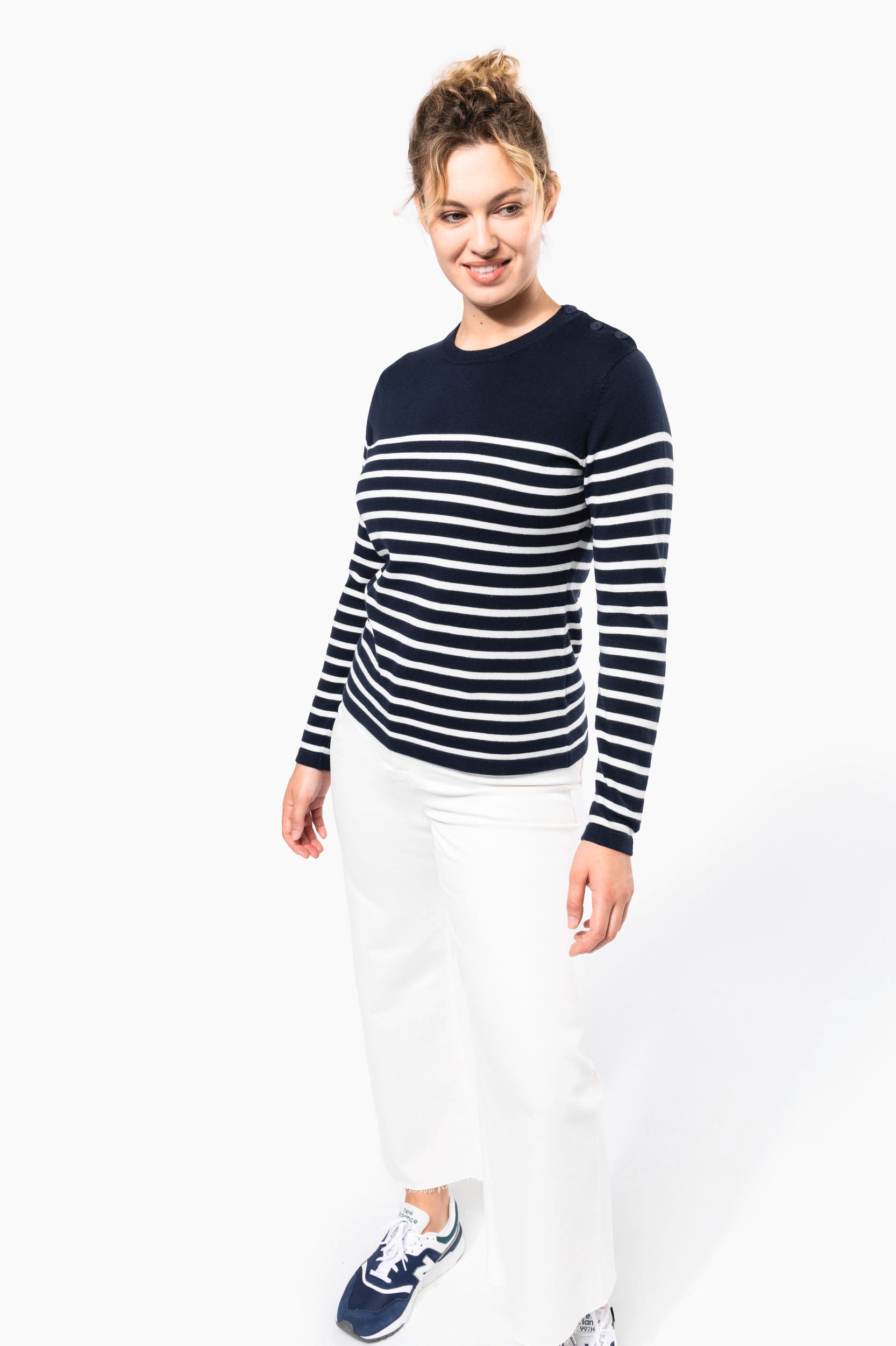 Damenpullover im Marine-Stil