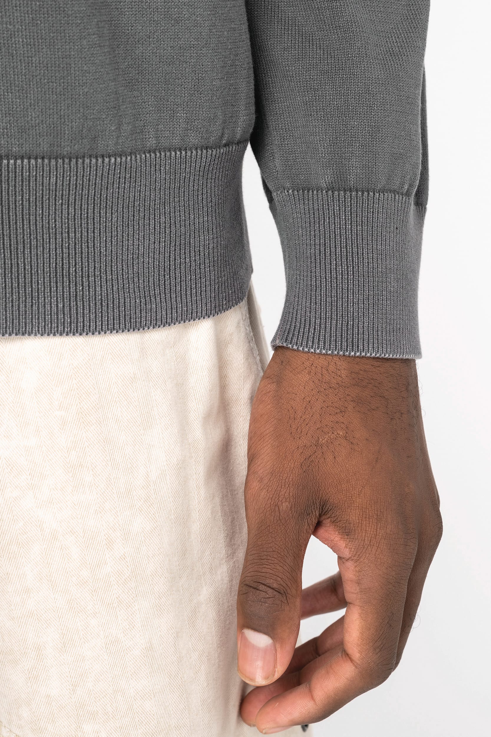 Umweltfreundlicher ausgewaschener Herrenpullover mit Rundhalsausschnitt