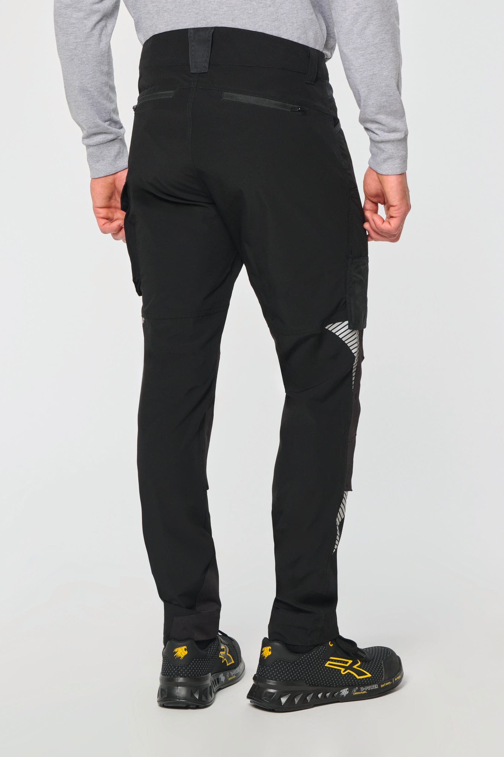 Leichte Stretchhose mit mehreren Taschen aus recyceltem Material