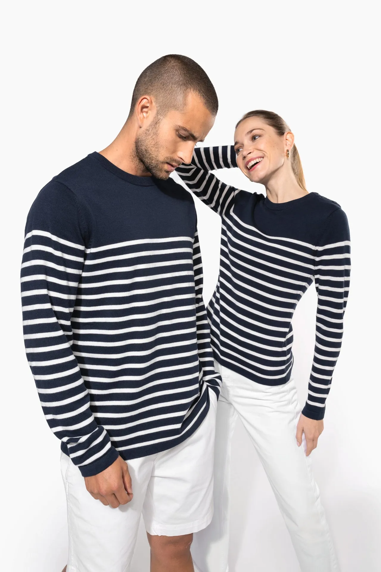 Herrenpullover im Marine-Stil