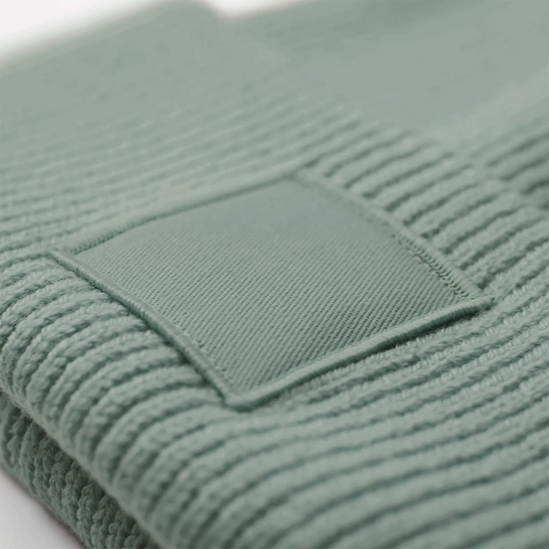 Mütze mit breiter Krempe und Ton-in-Ton-Patch