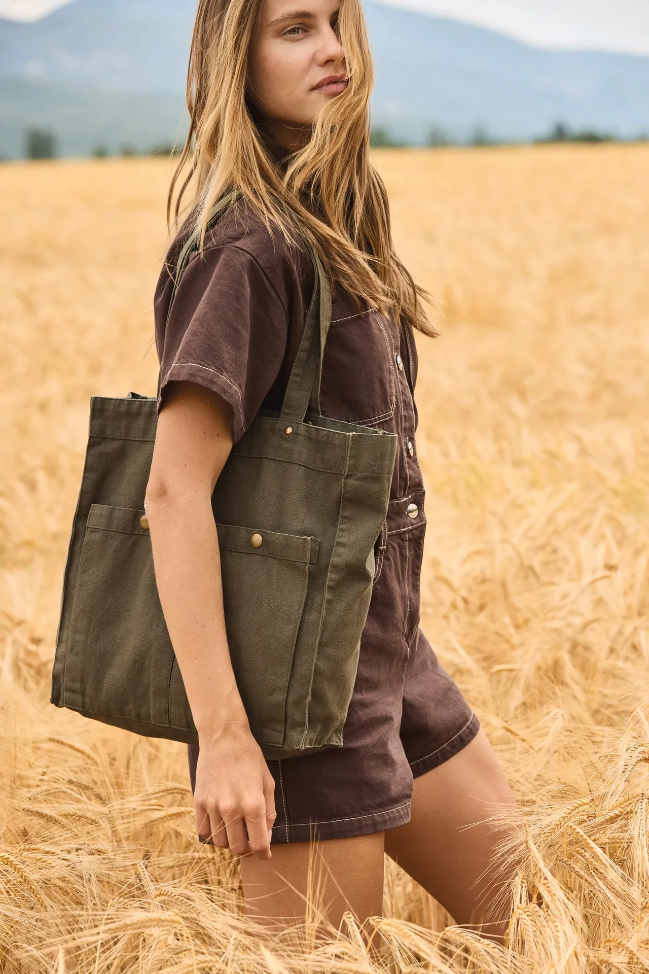 Handtasche mit doppelter Fronttasche