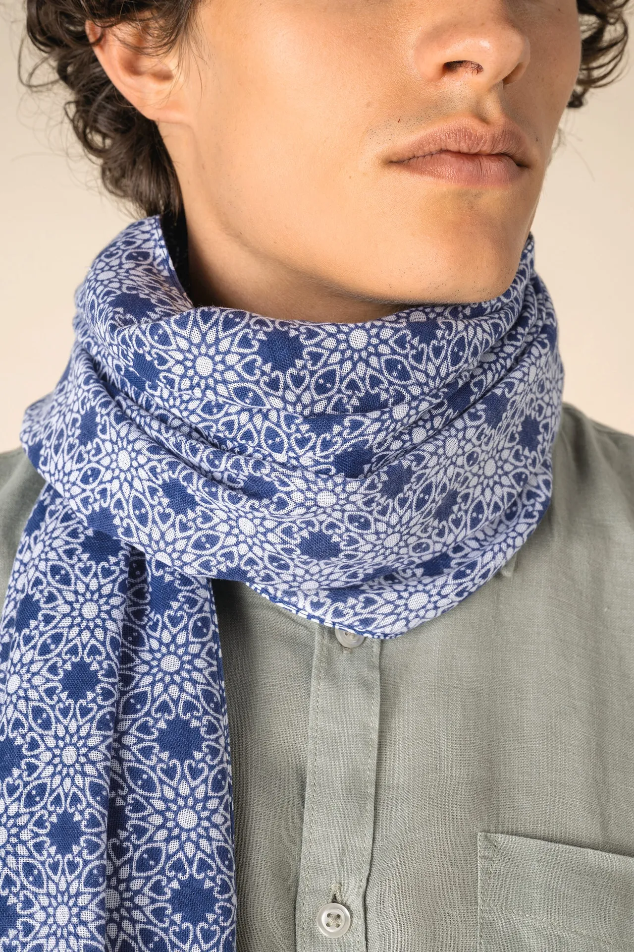 Unisex-Schal mit Blumenmuster