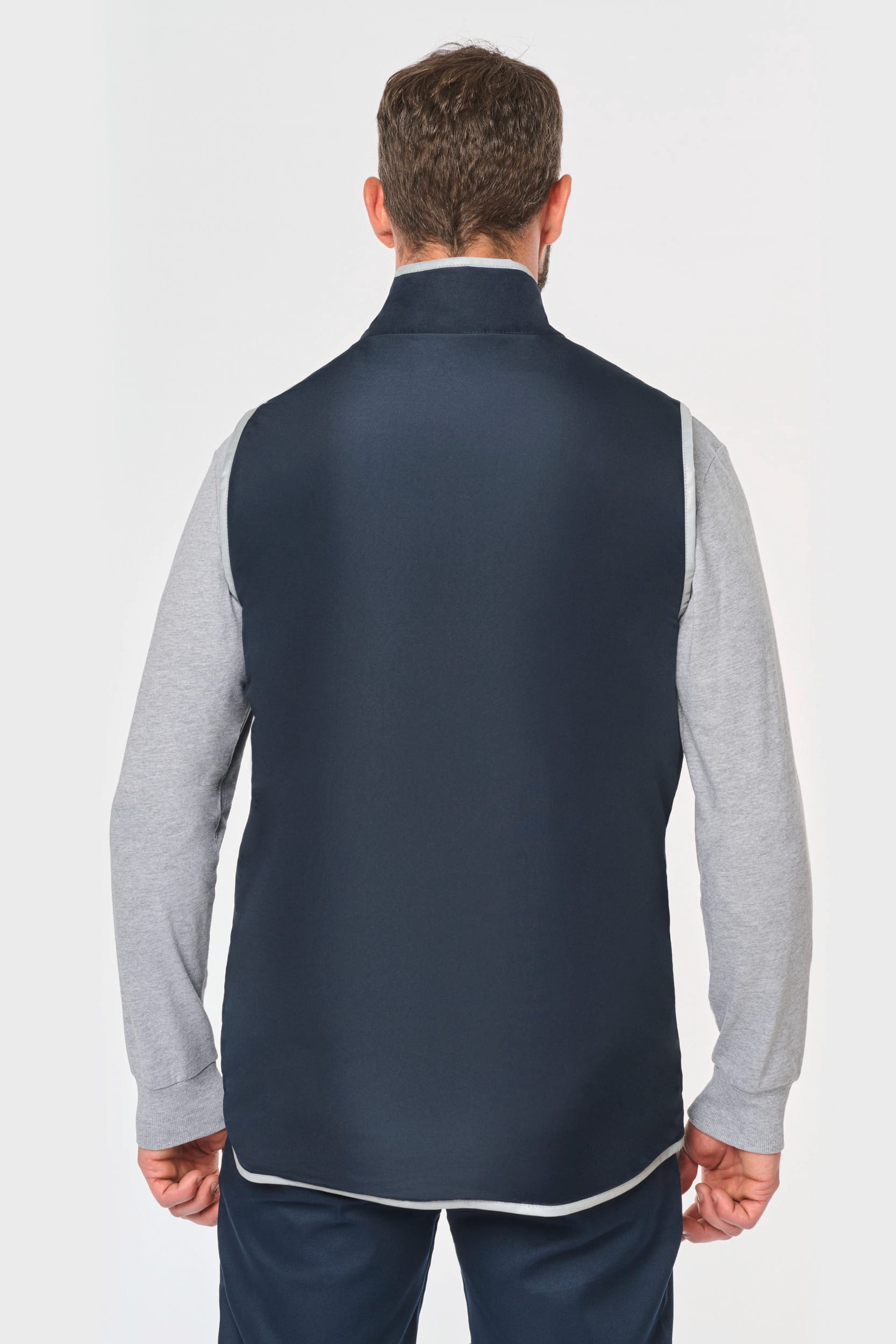 4-lagiger Bodywarmer mit Wärmeisolierung. 4-lagiger Bodywarmer mit Wärmeisolierung.