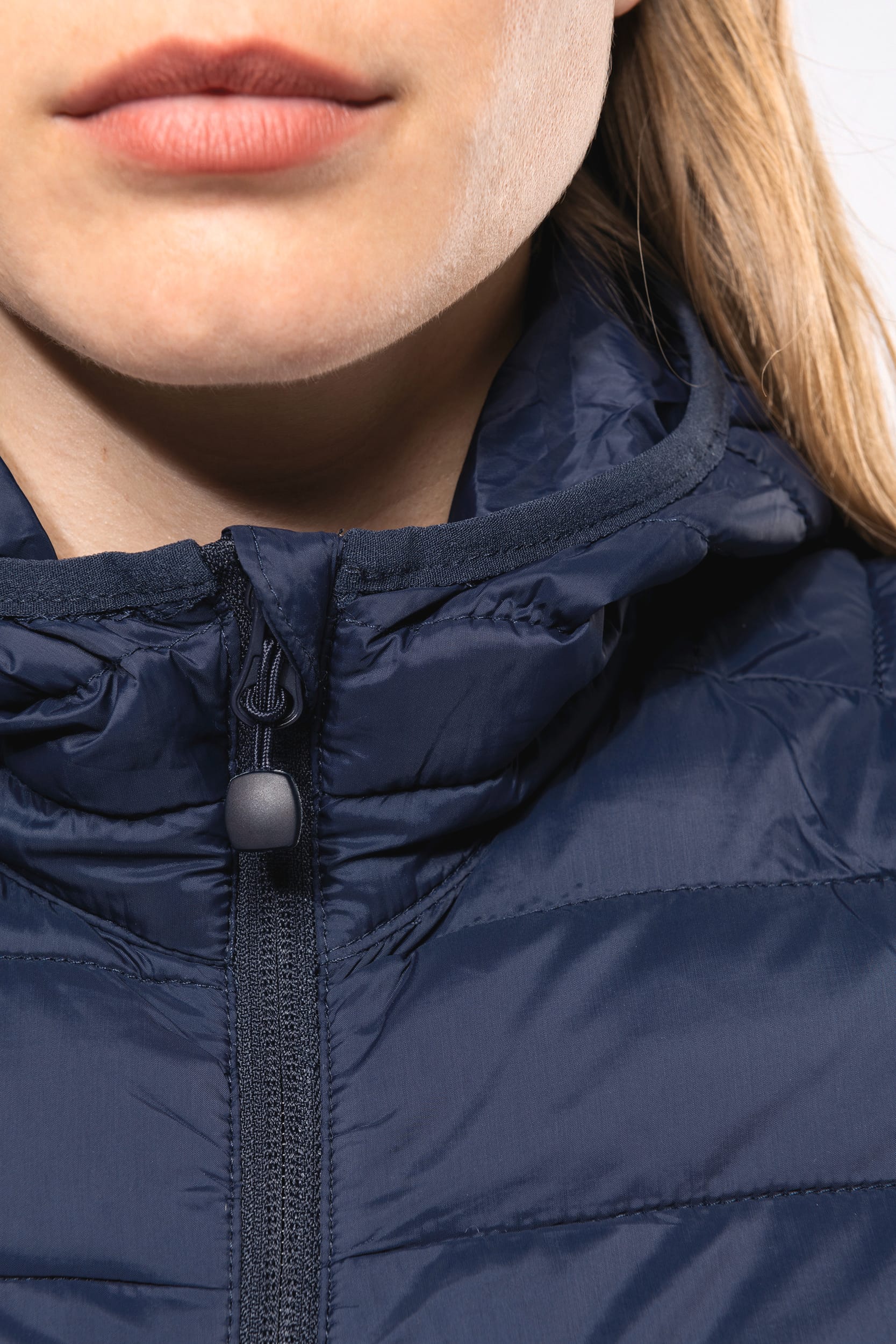 Leichte Damen-Steppjacke mit Kapuze