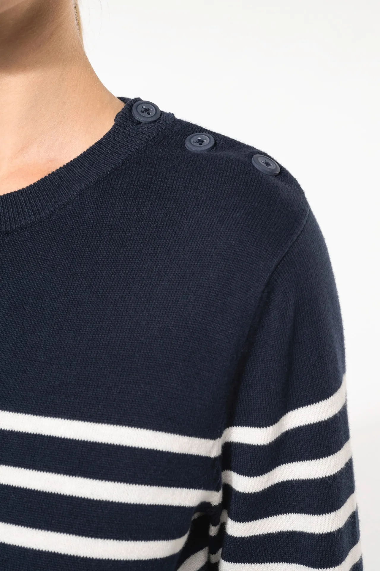 Damenpullover im Marine-Stil