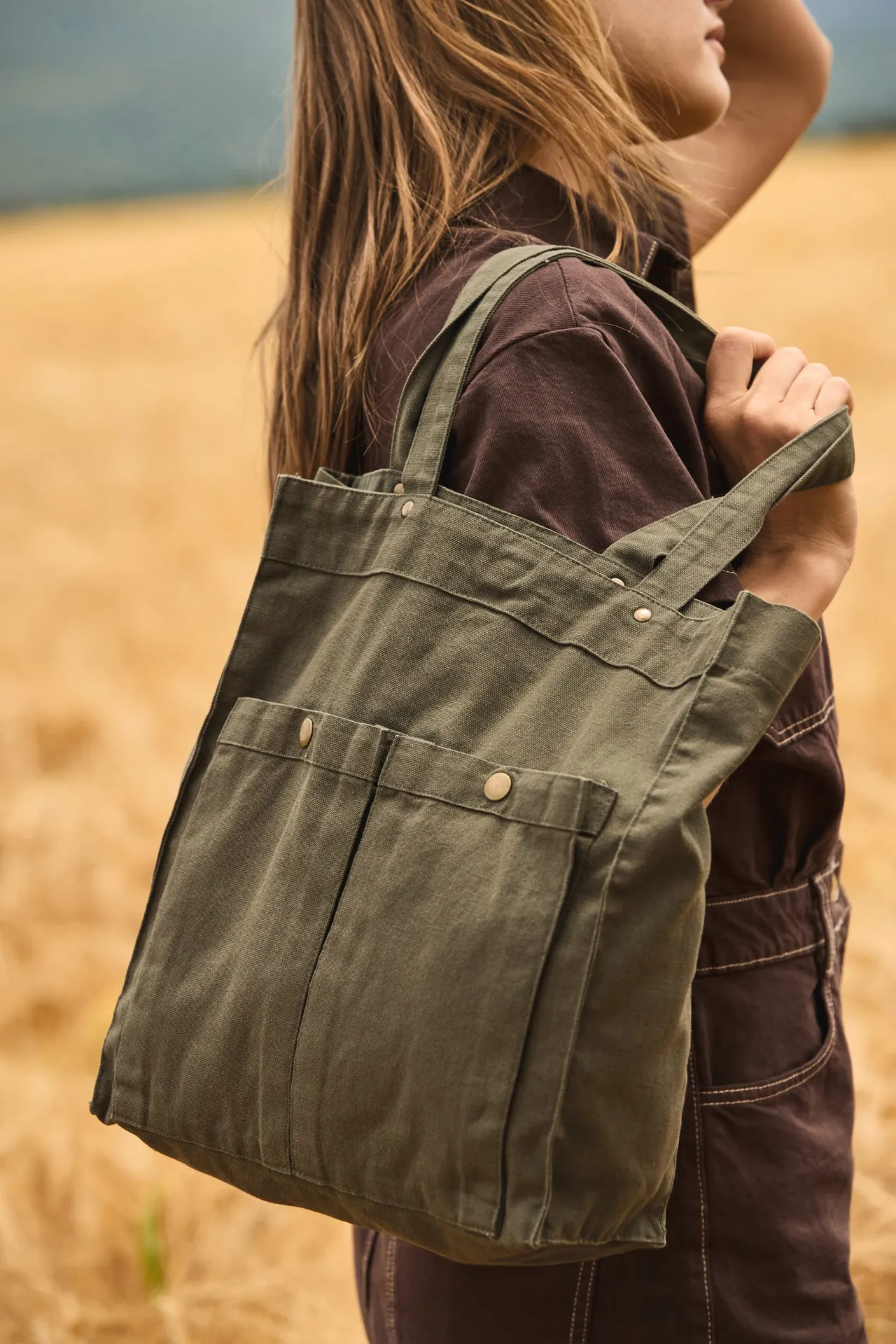 Handtasche mit doppelter Fronttasche