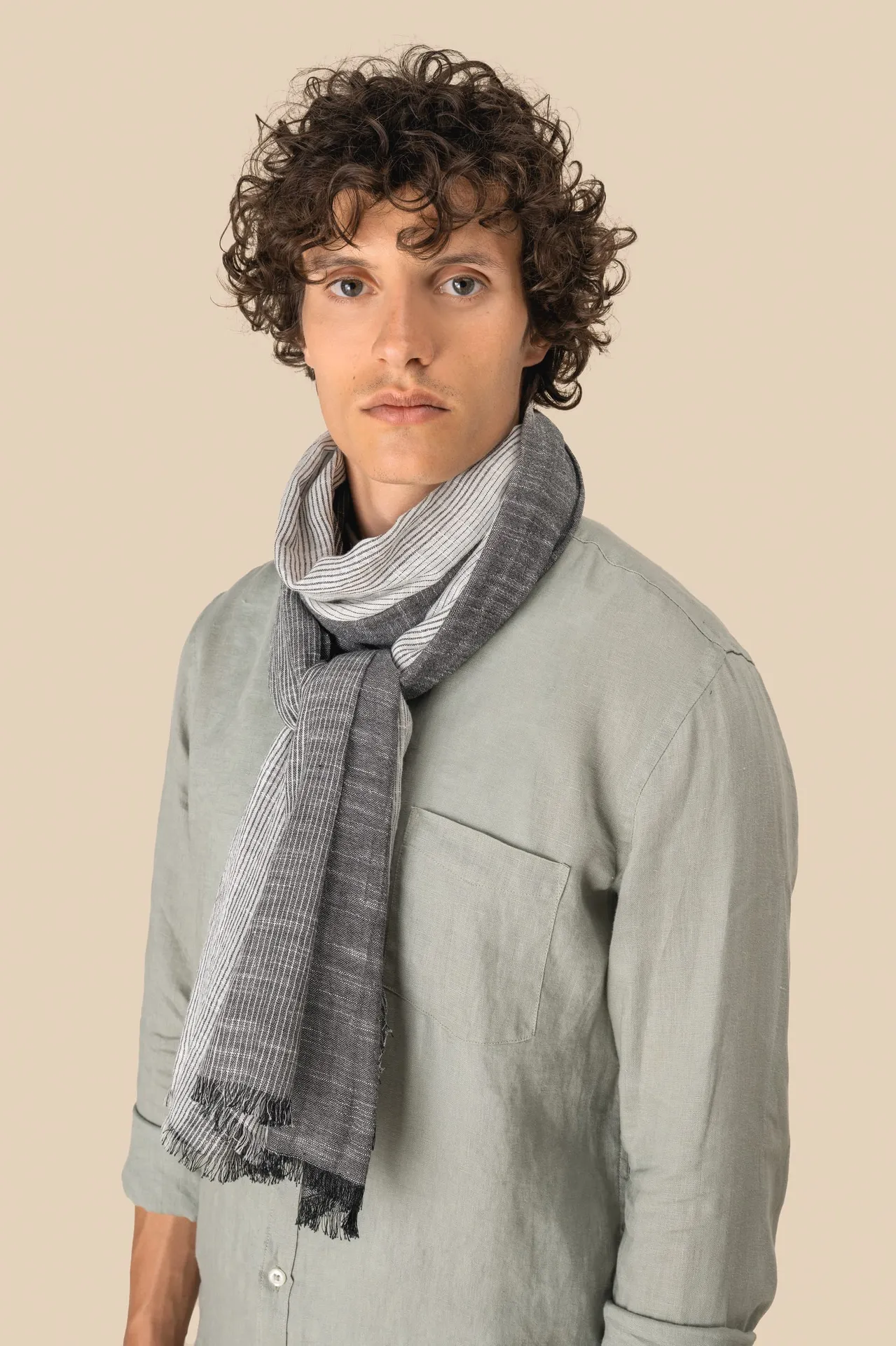 Gestreiftes Unisex-Schal