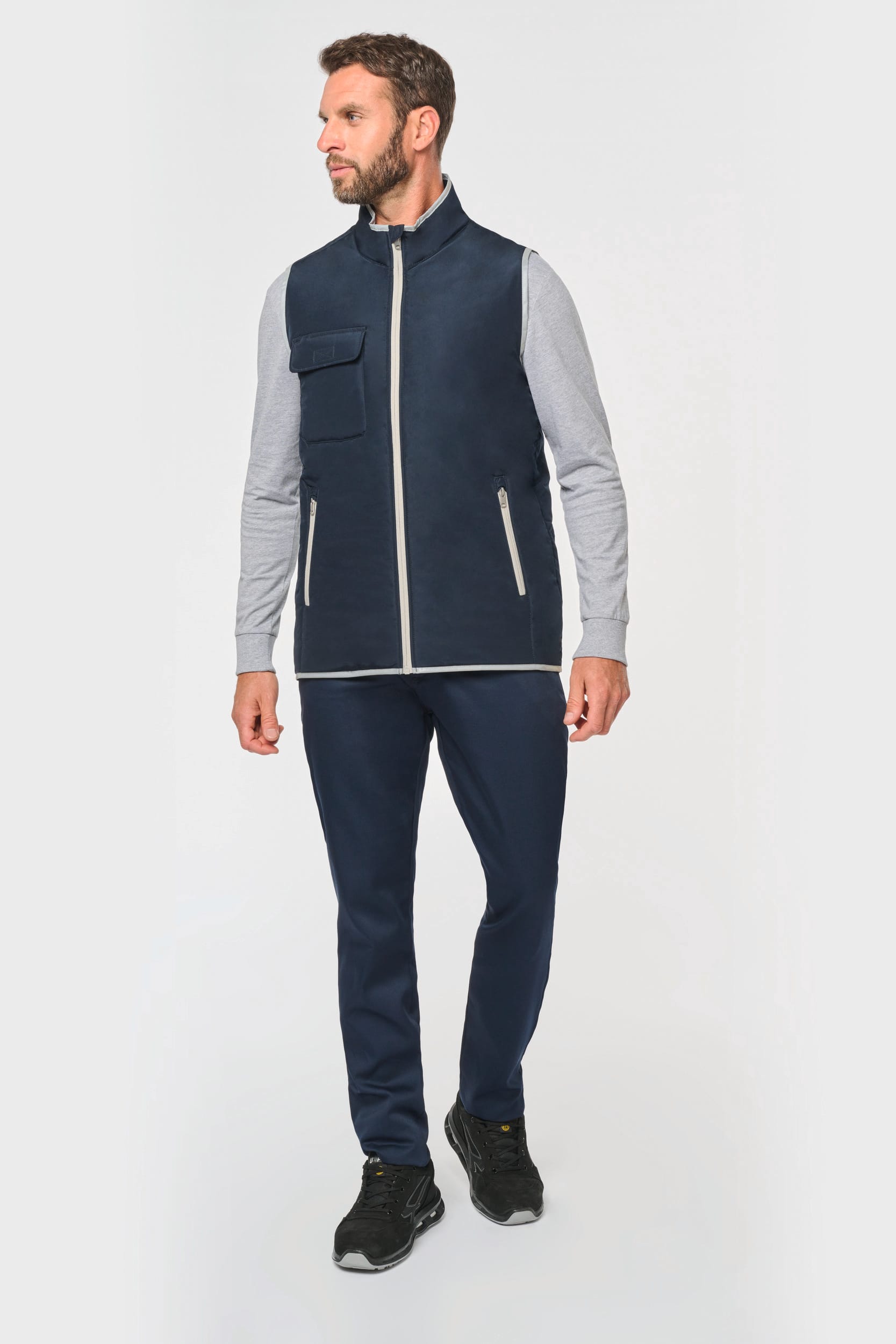 4-lagiger Bodywarmer mit Wärmeisolierung. 4-lagiger Bodywarmer mit Wärmeisolierung.