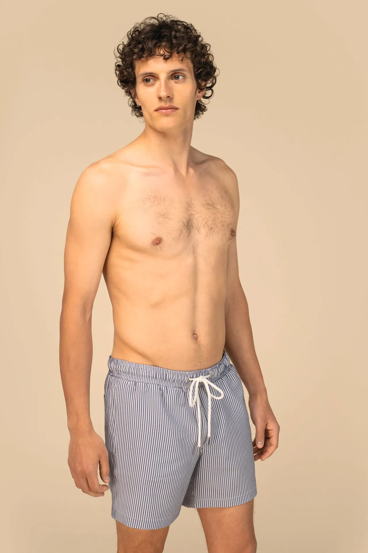 Umweltfreundliche gestreifte Badeshorts für Herren