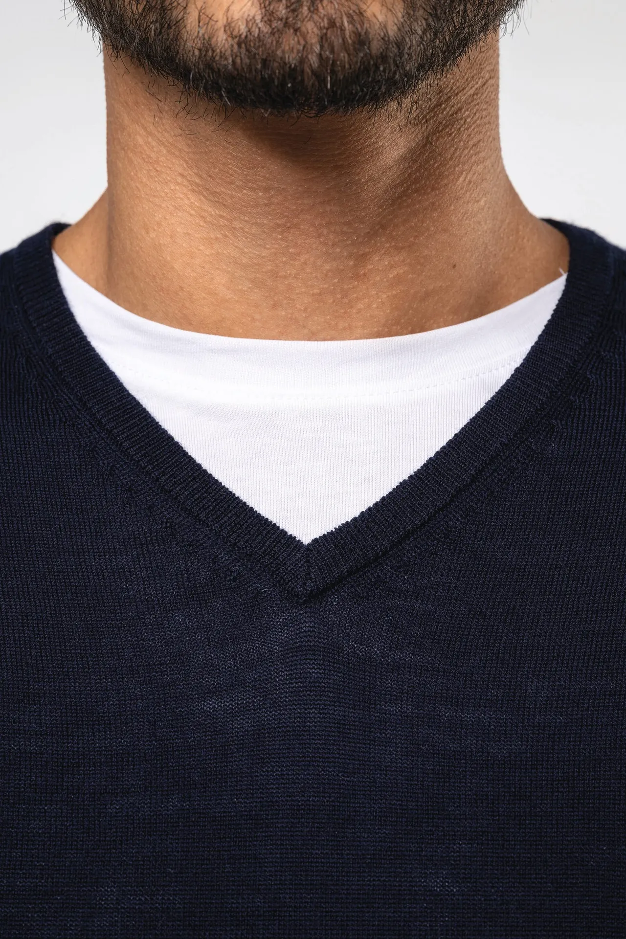 Merino-Herrenpullover mit V-Ausschnitt