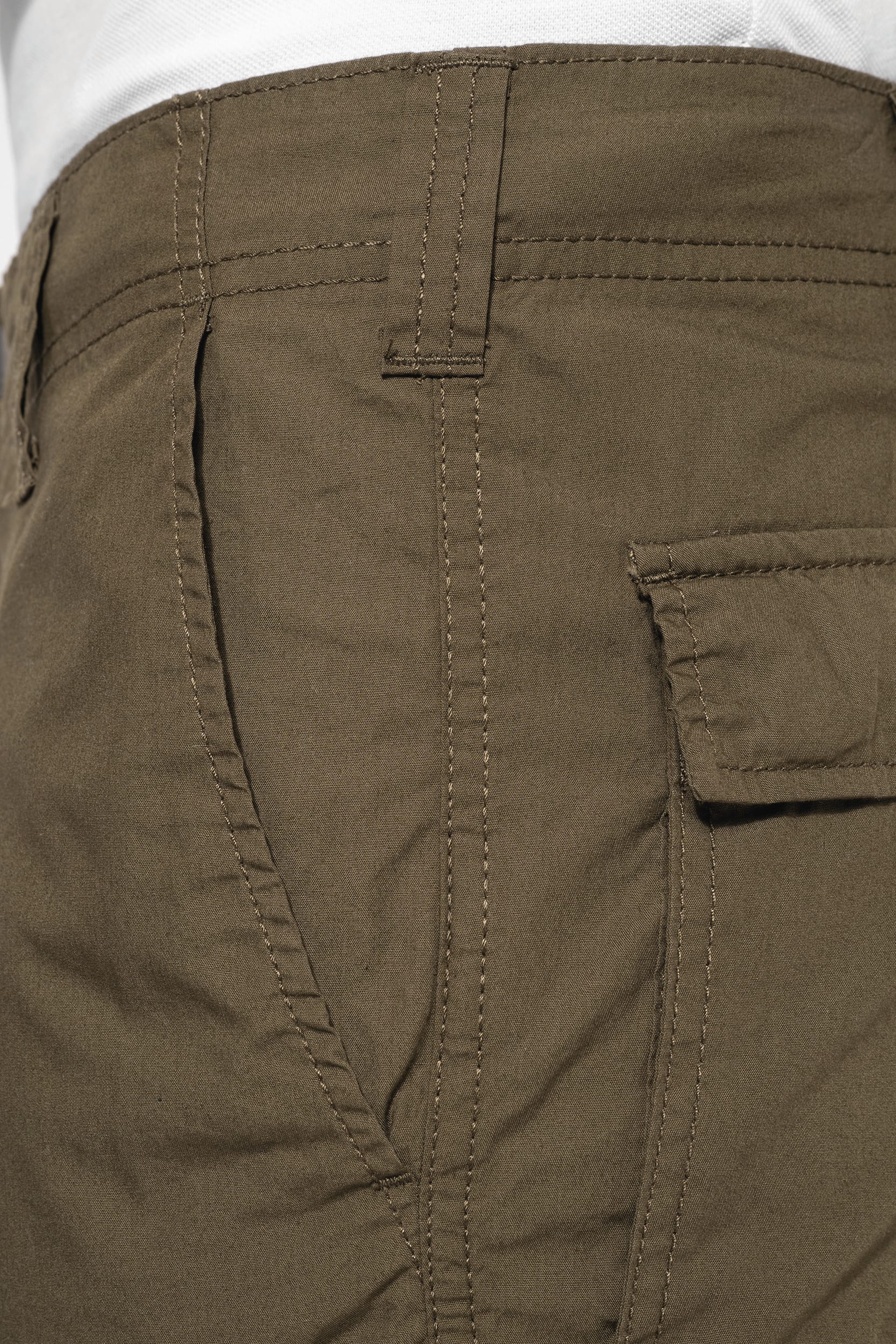Leichte Bermuda-Shorts für Herren mit mehreren Taschen