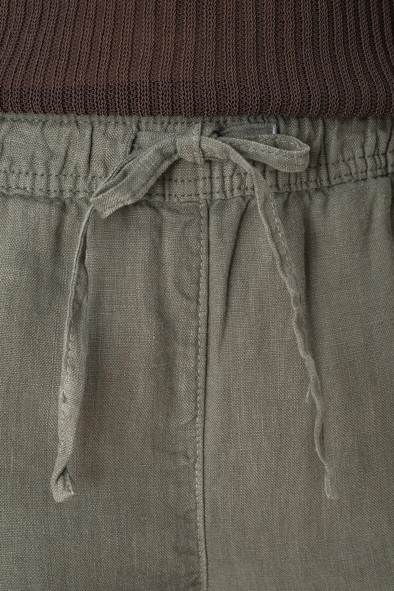 Ausgewaschene Damenhose aus Leinen