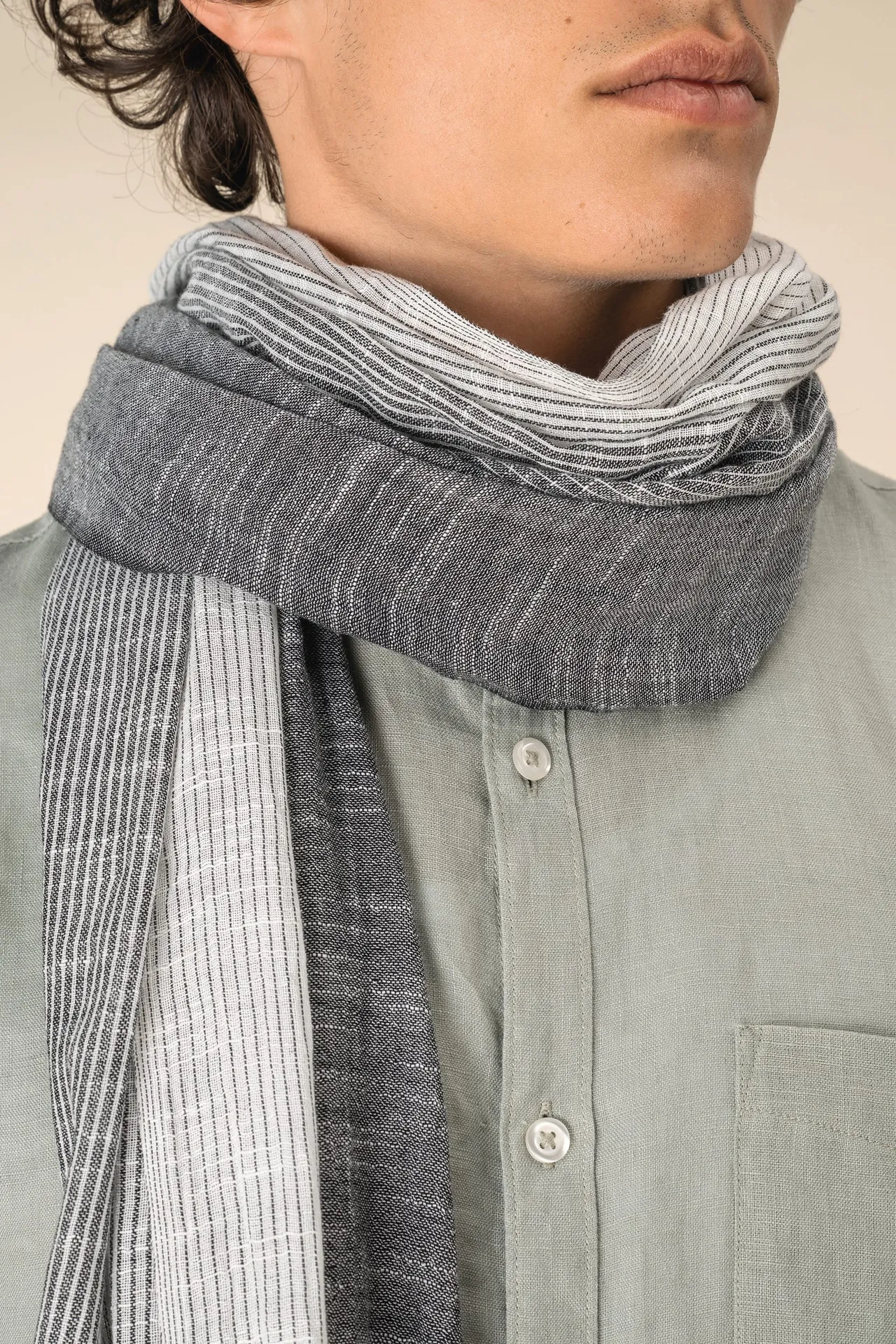 Gestreiftes Unisex-Schal