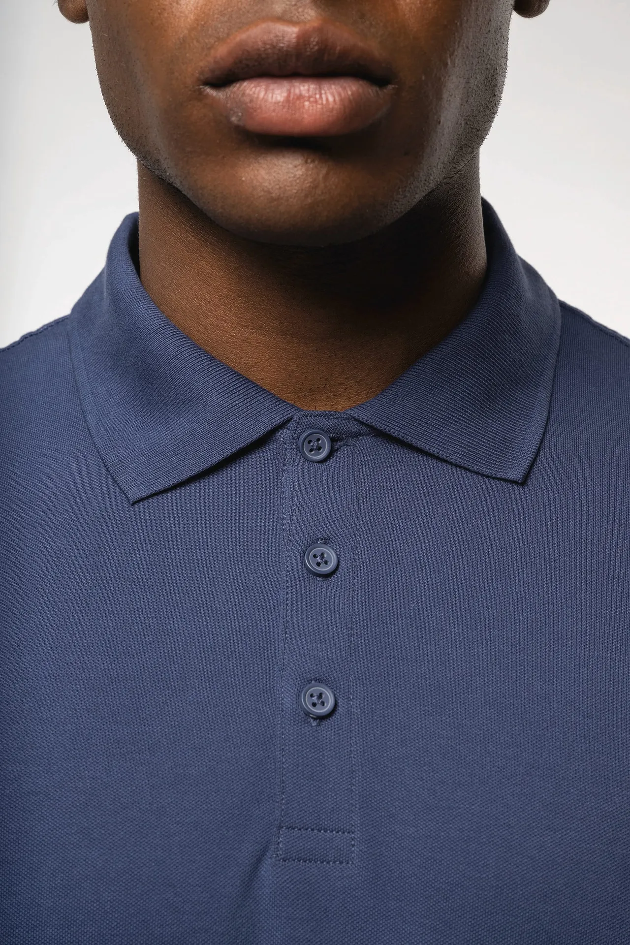 Kurzarm-Polohemd für Herren. Aus Baumwollpiqué