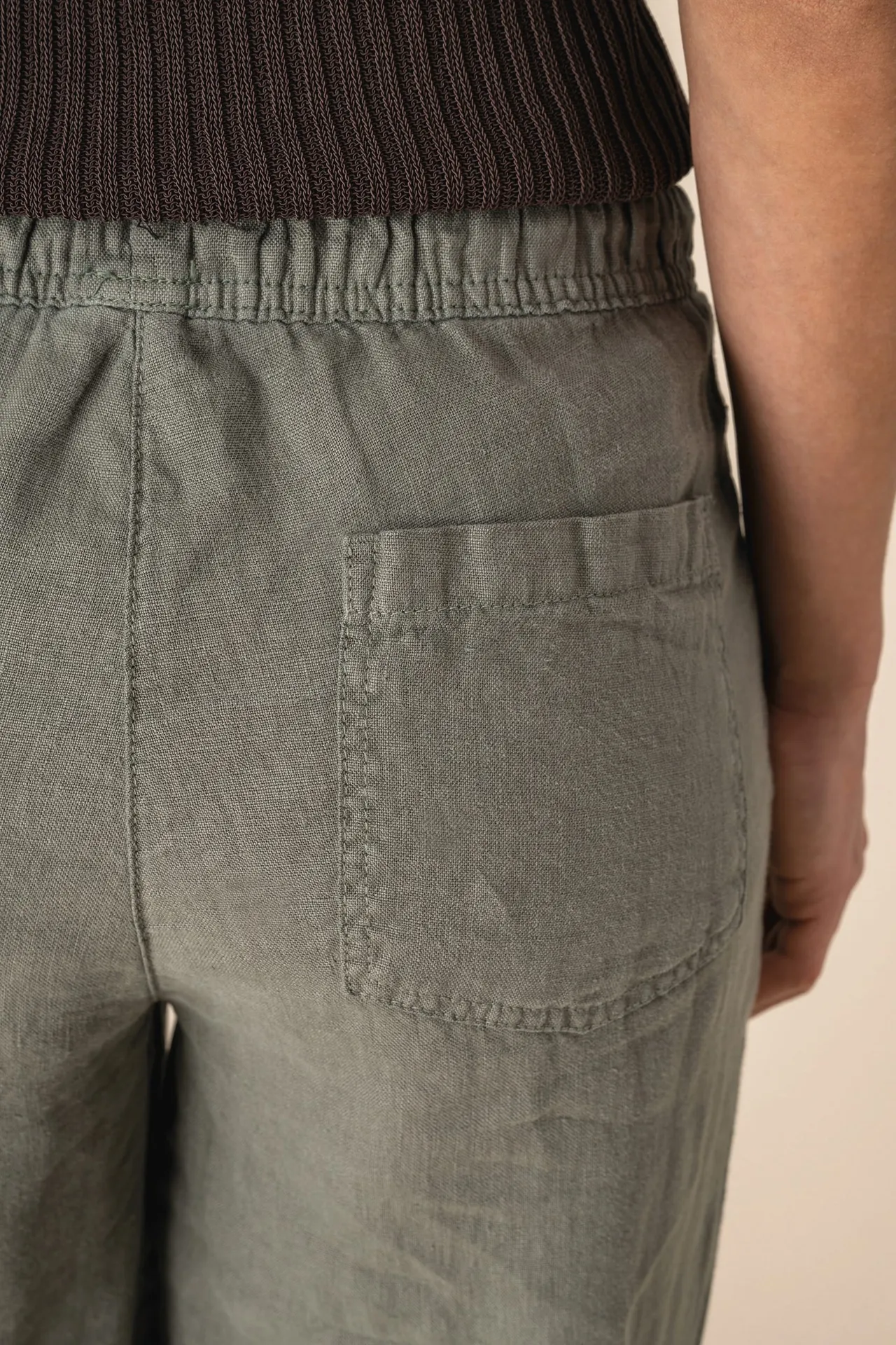 Ausgewaschene Damenhose aus Leinen