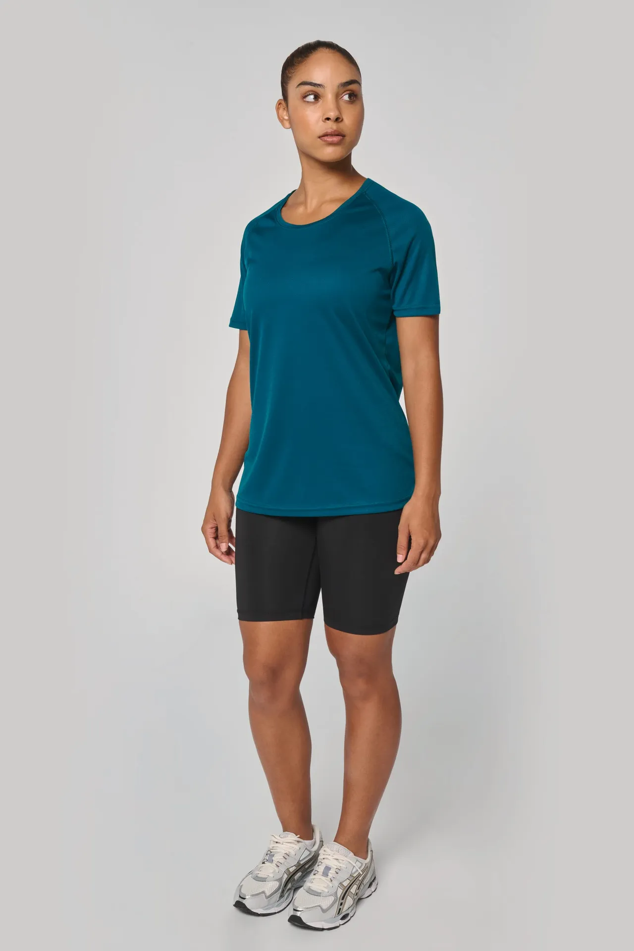 Damen-Sportshirt aus Recyclingmaterial mit Rundhalsausschnitt