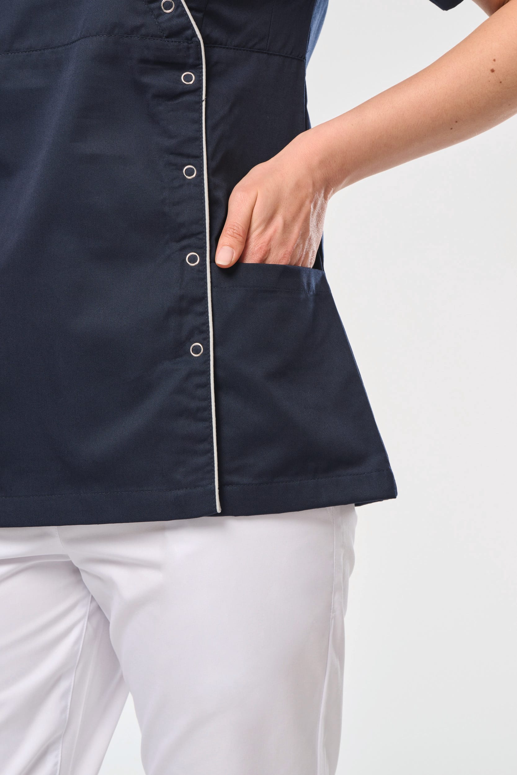 Damenkittel aus Baumwollpolyester mit Druckknöpfen Damenkittel aus Baumwollpolyester mit Druckknöpfen
