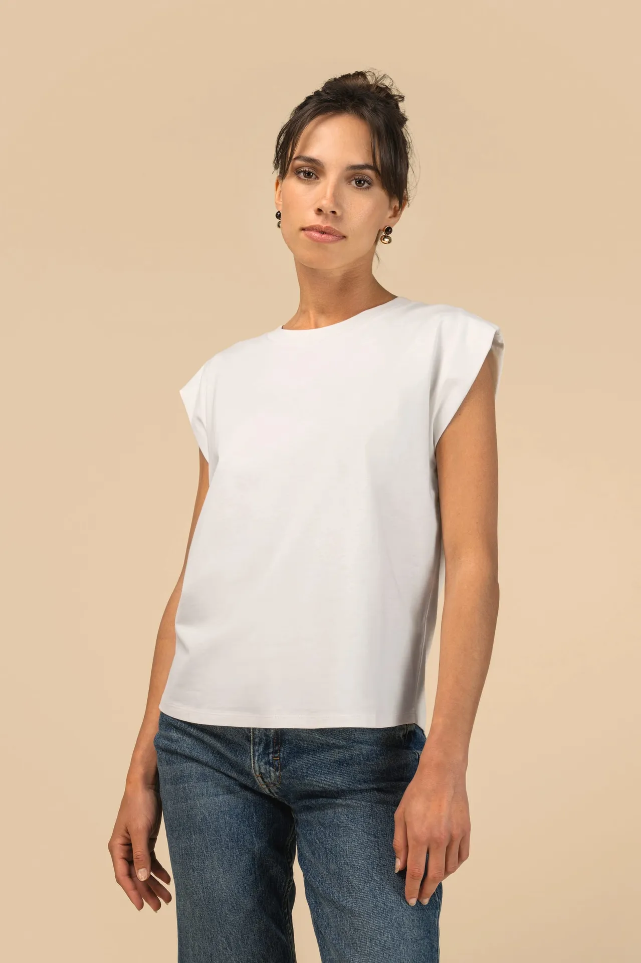Nachhaltiges ärmelloses Damen-T-Shirt mit Schulterpolstern