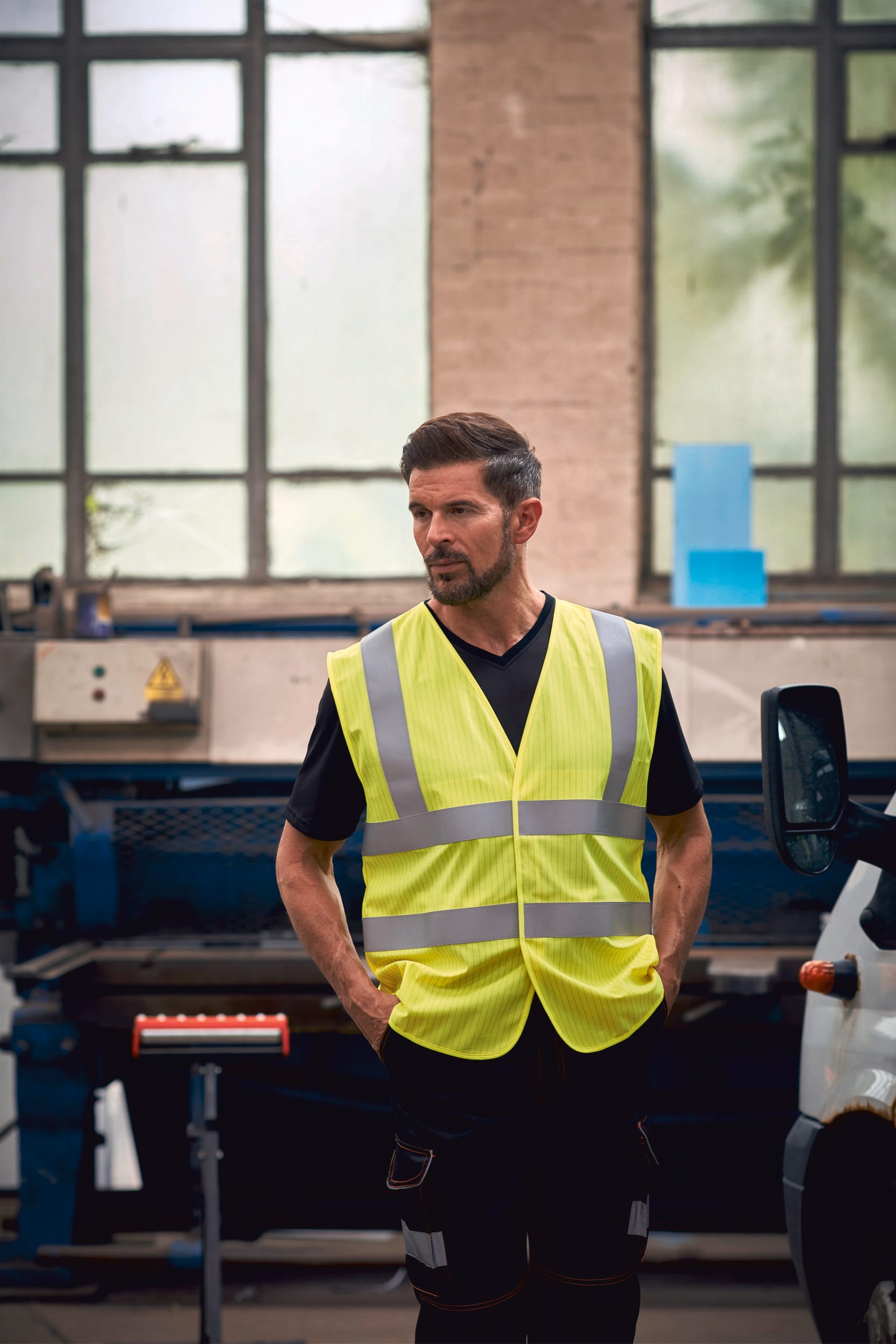 High visibility, anti-static and flame retardant waiscoast