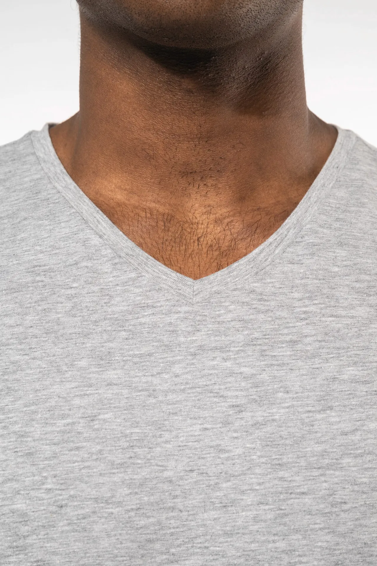 Kurzarm-T-Shirt mit V-Ausschnitt