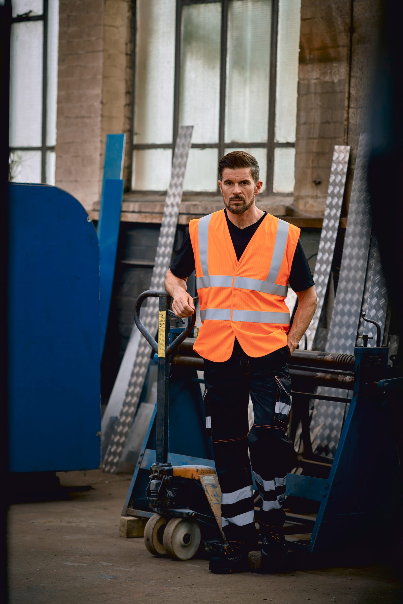 High visibility, anti-static and flame retardant waiscoast